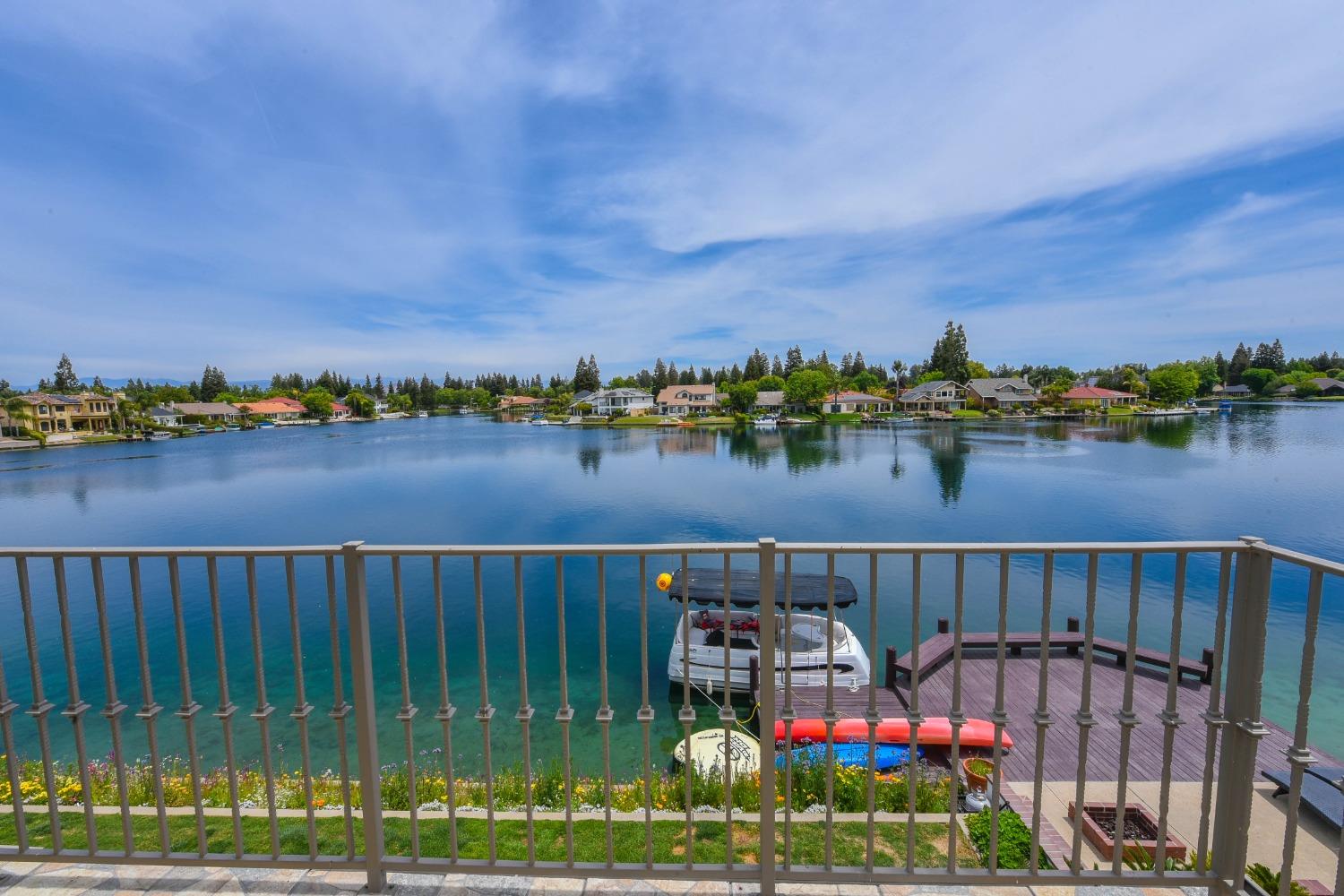 541 E CHESAPEAKE Cir, Fresno, CA 93720