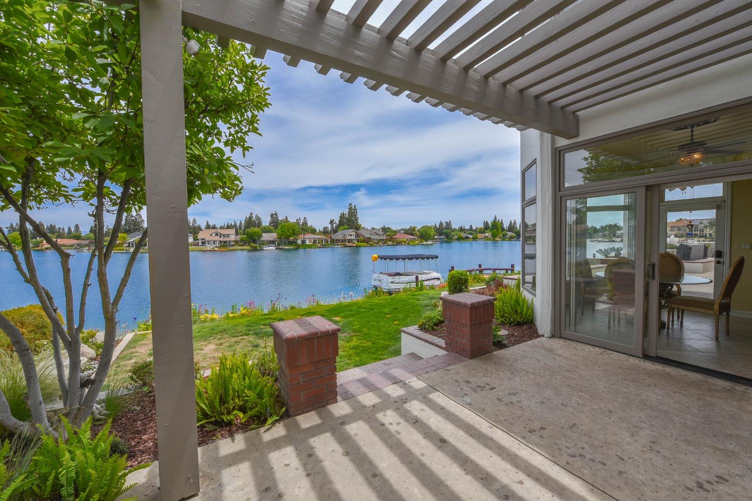 541 E CHESAPEAKE Cir, Fresno, CA 93720