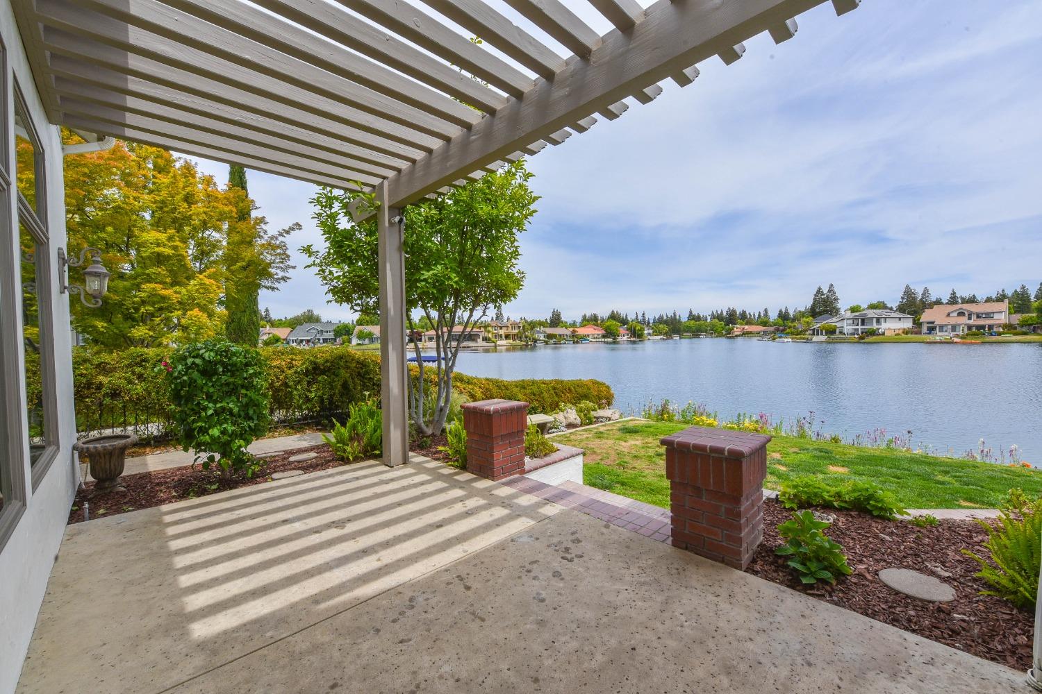 541 E CHESAPEAKE Cir, Fresno, CA 93720