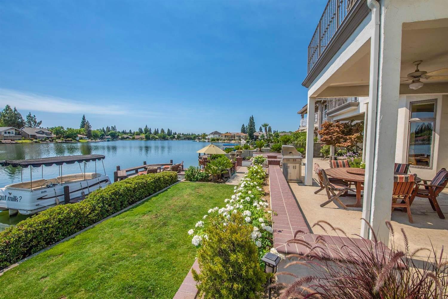 541 E CHESAPEAKE Cir, Fresno, CA 93720
