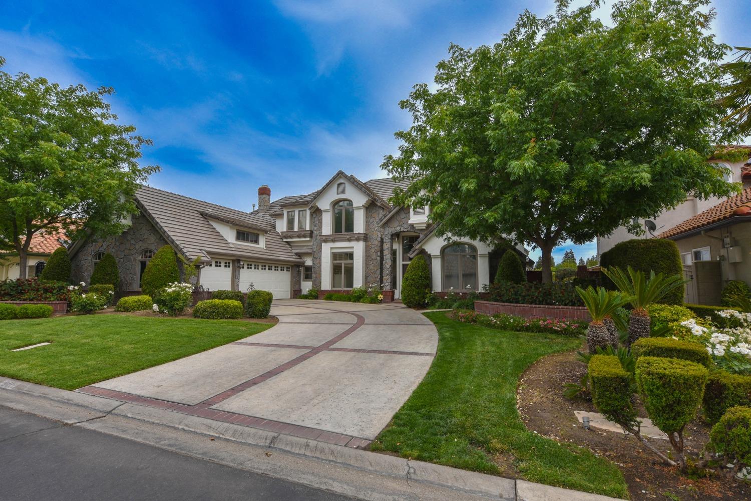 541 E CHESAPEAKE Cir, Fresno, CA 93720