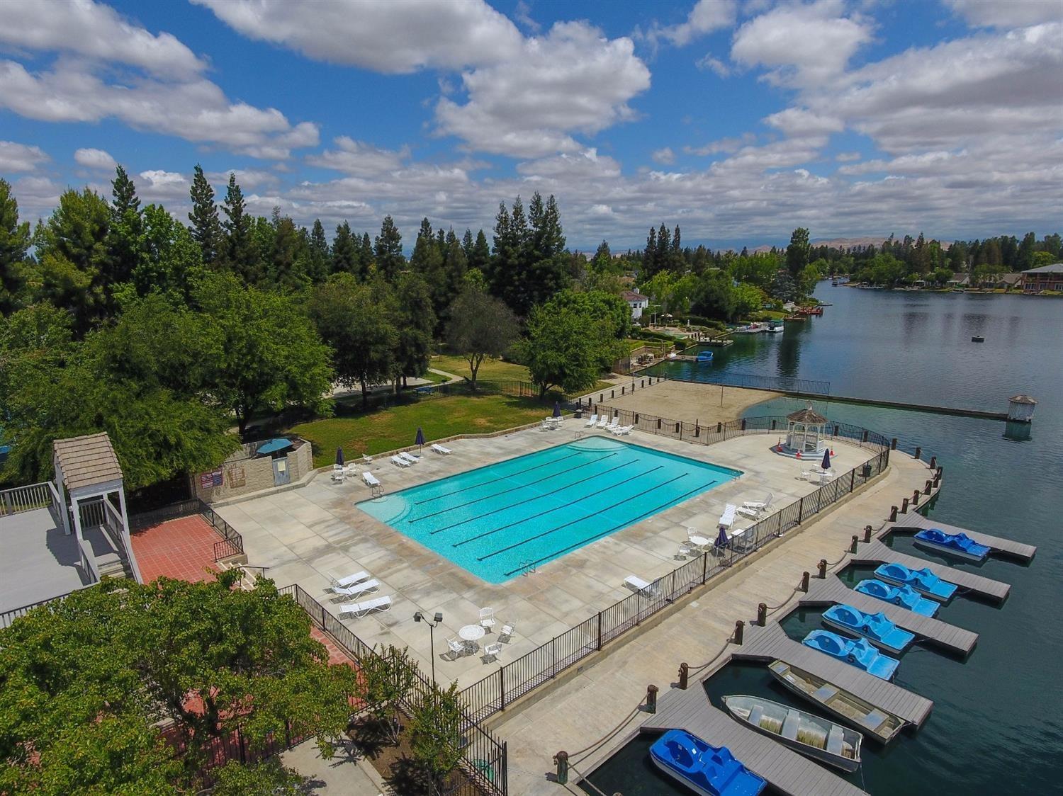 541 E CHESAPEAKE Cir, Fresno, CA 93720