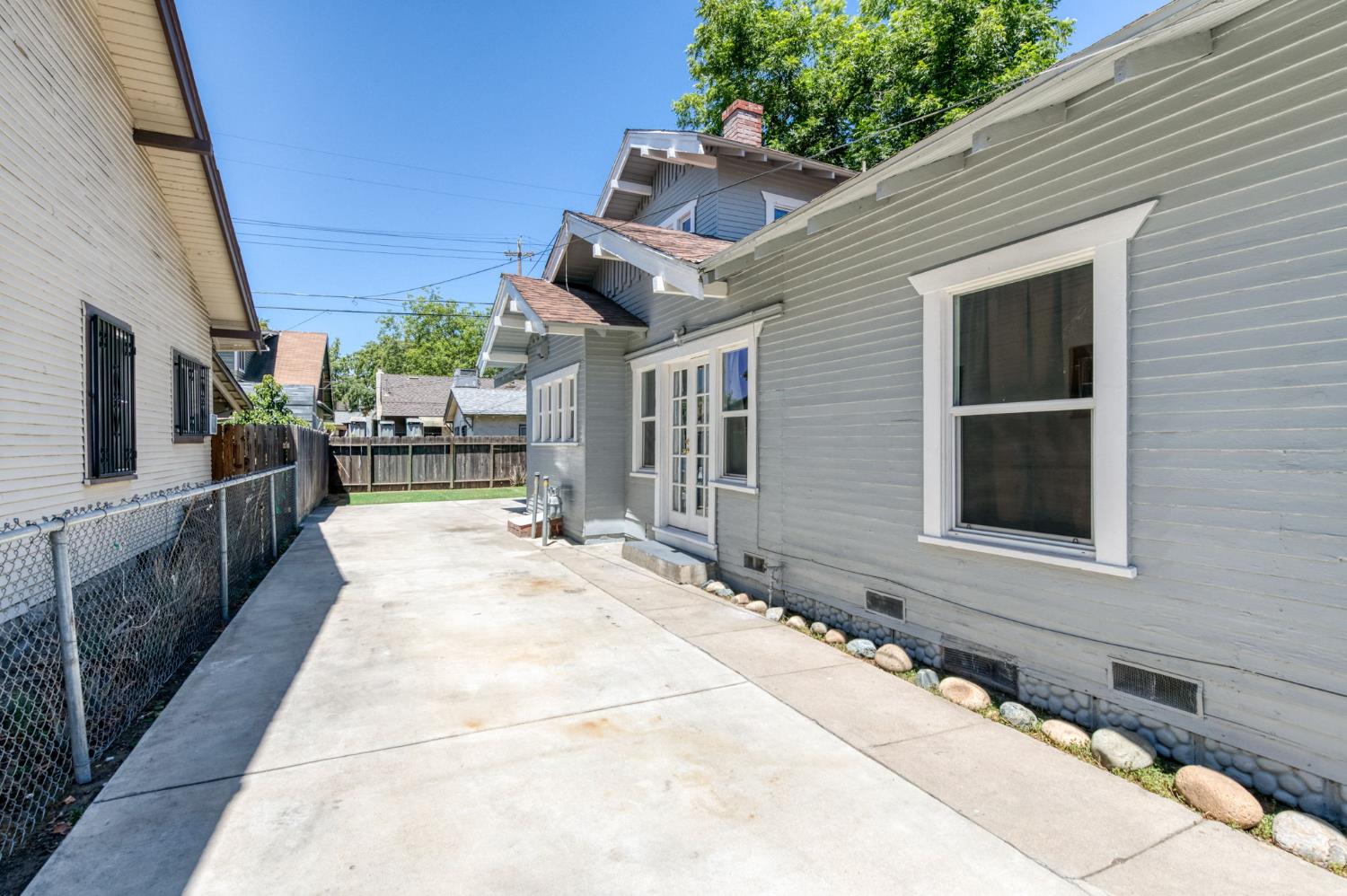 385 N Park, Fresno, CA 93701