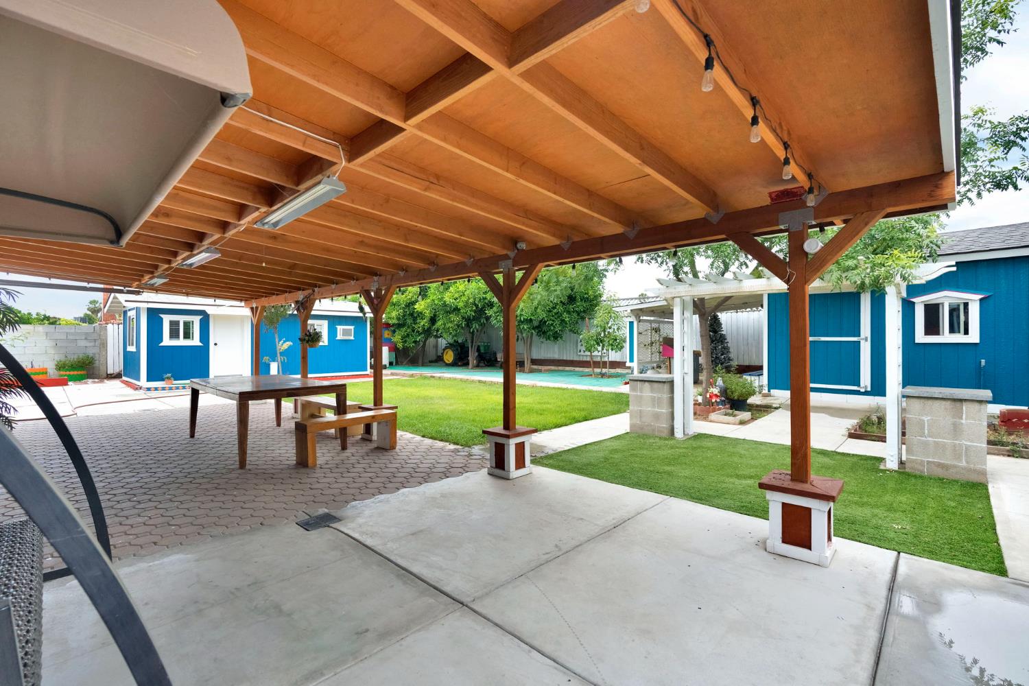 4713 E Belgravia Ave, Fresno, CA 93725