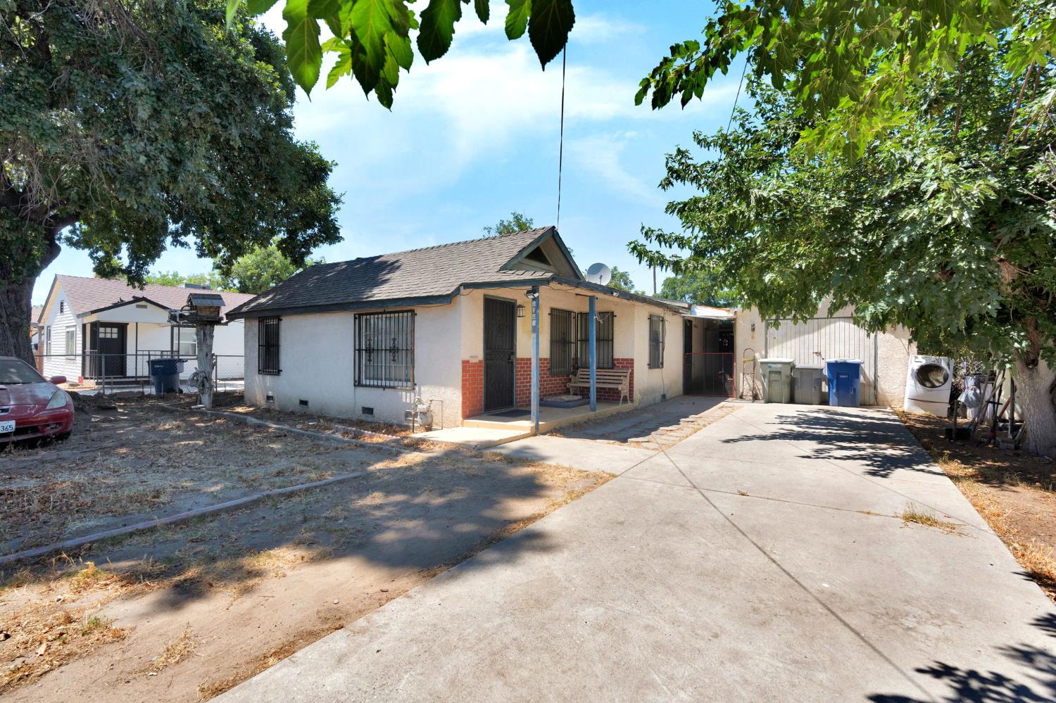4163 E Clay Ave, Fresno, CA 93702