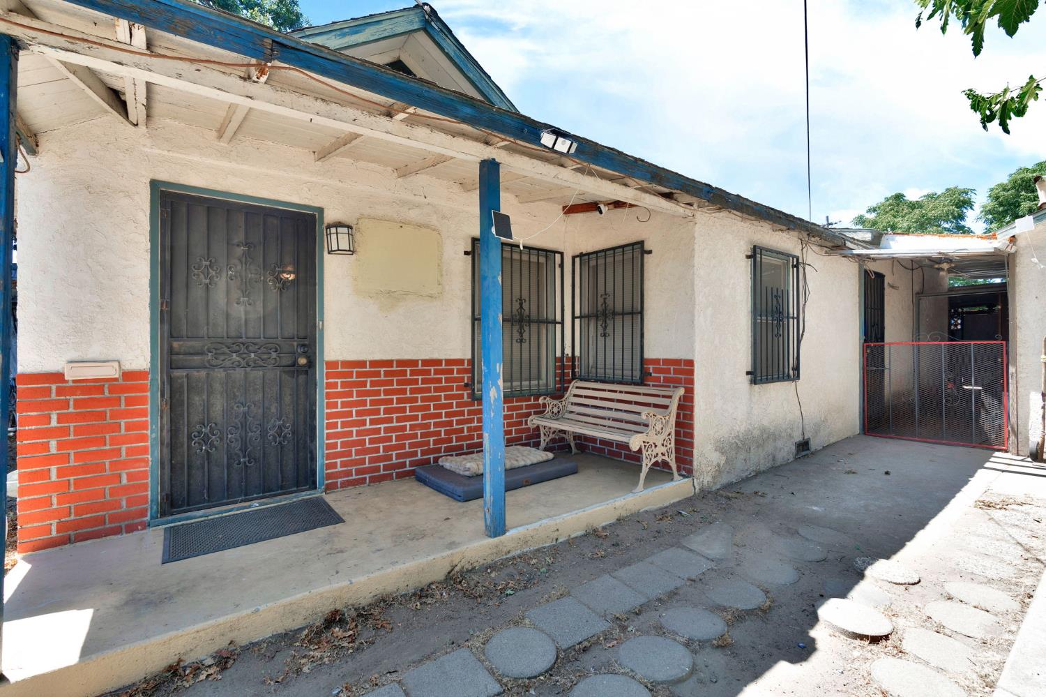 4163 E Clay Ave, Fresno, CA 93702