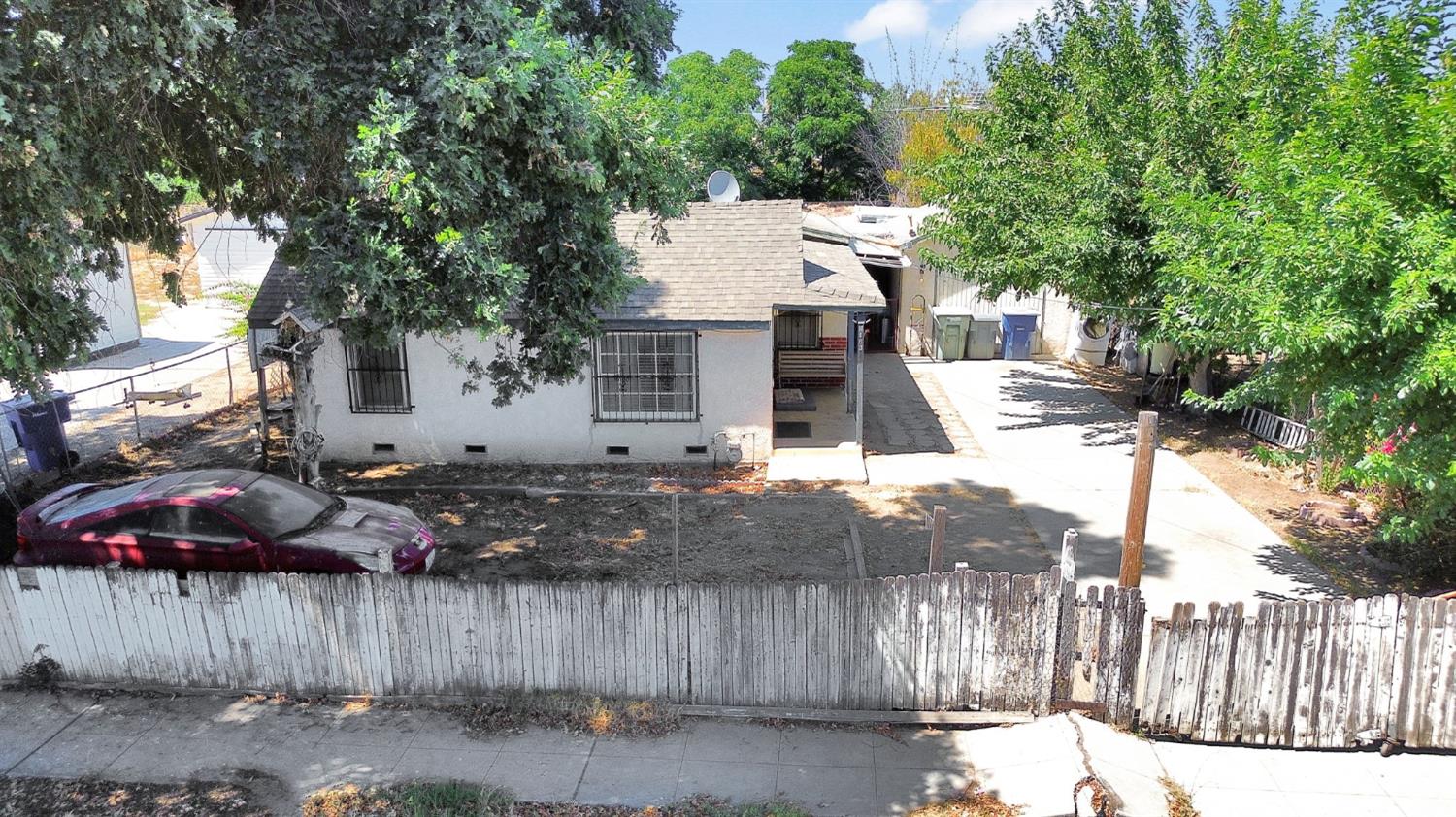 4163 E Clay Ave, Fresno, CA 93702