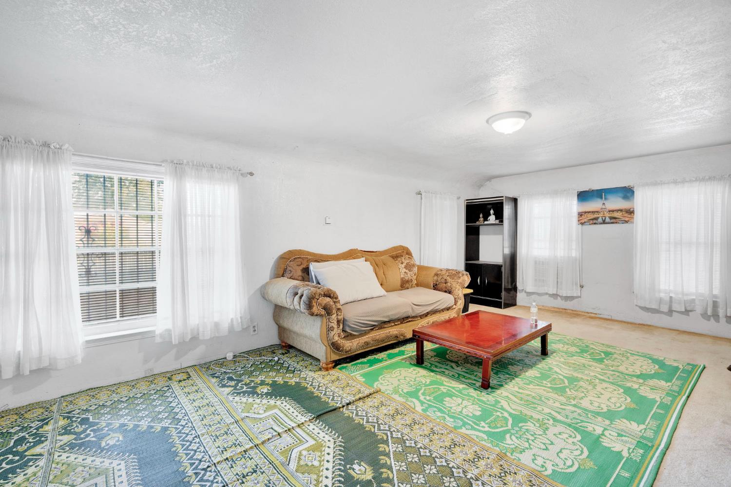 4163 E Clay Ave, Fresno, CA 93702