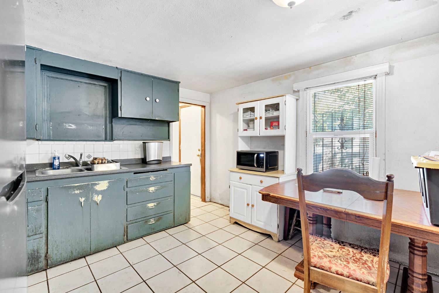 4163 E Clay Ave, Fresno, CA 93702
