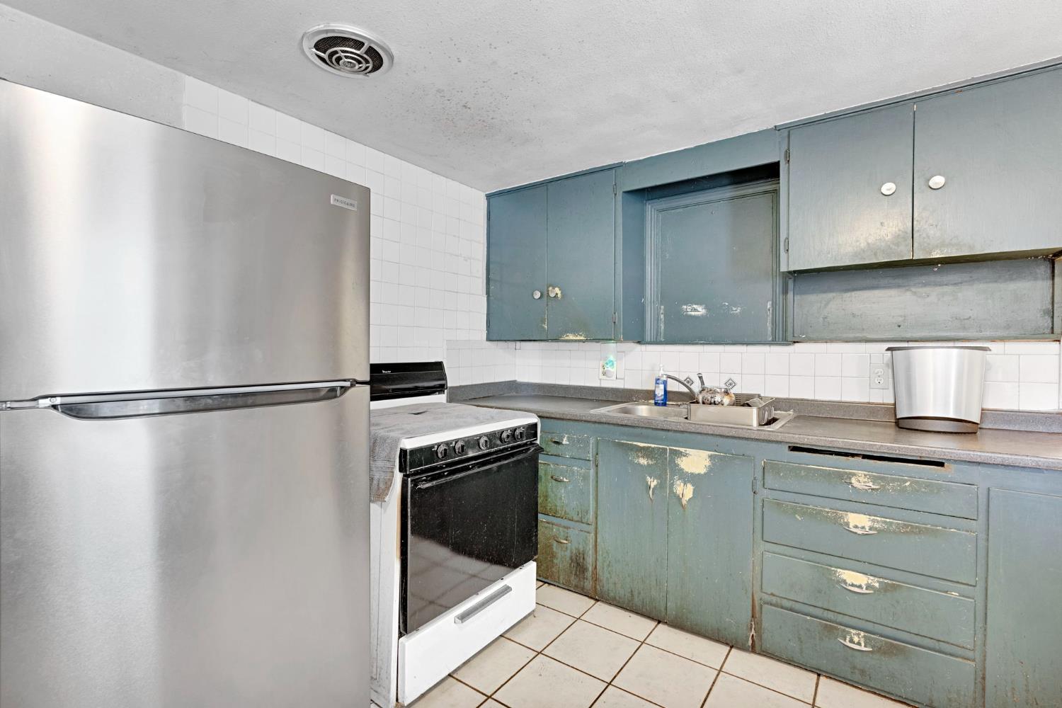 4163 E Clay Ave, Fresno, CA 93702