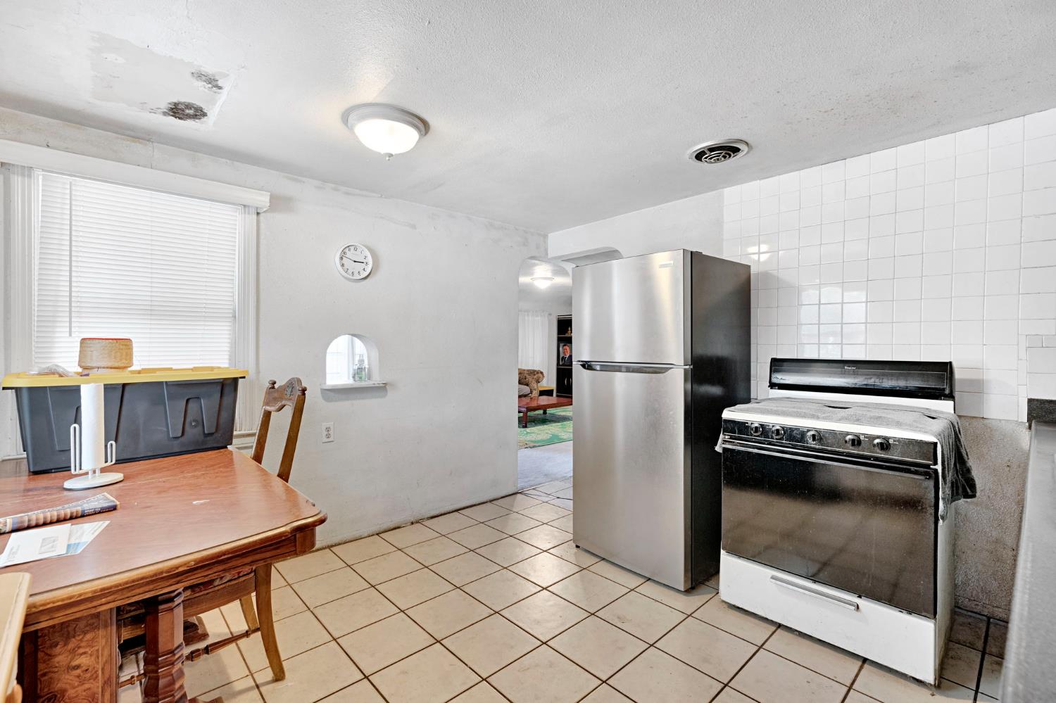 4163 E Clay Ave, Fresno, CA 93702