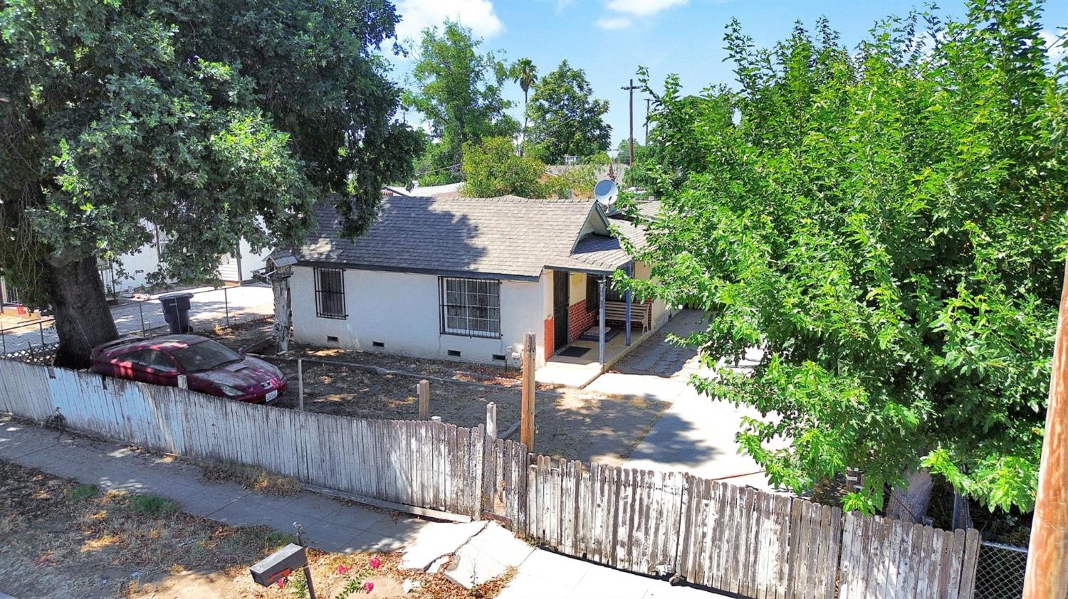 4163 E Clay Ave, Fresno, CA 93702