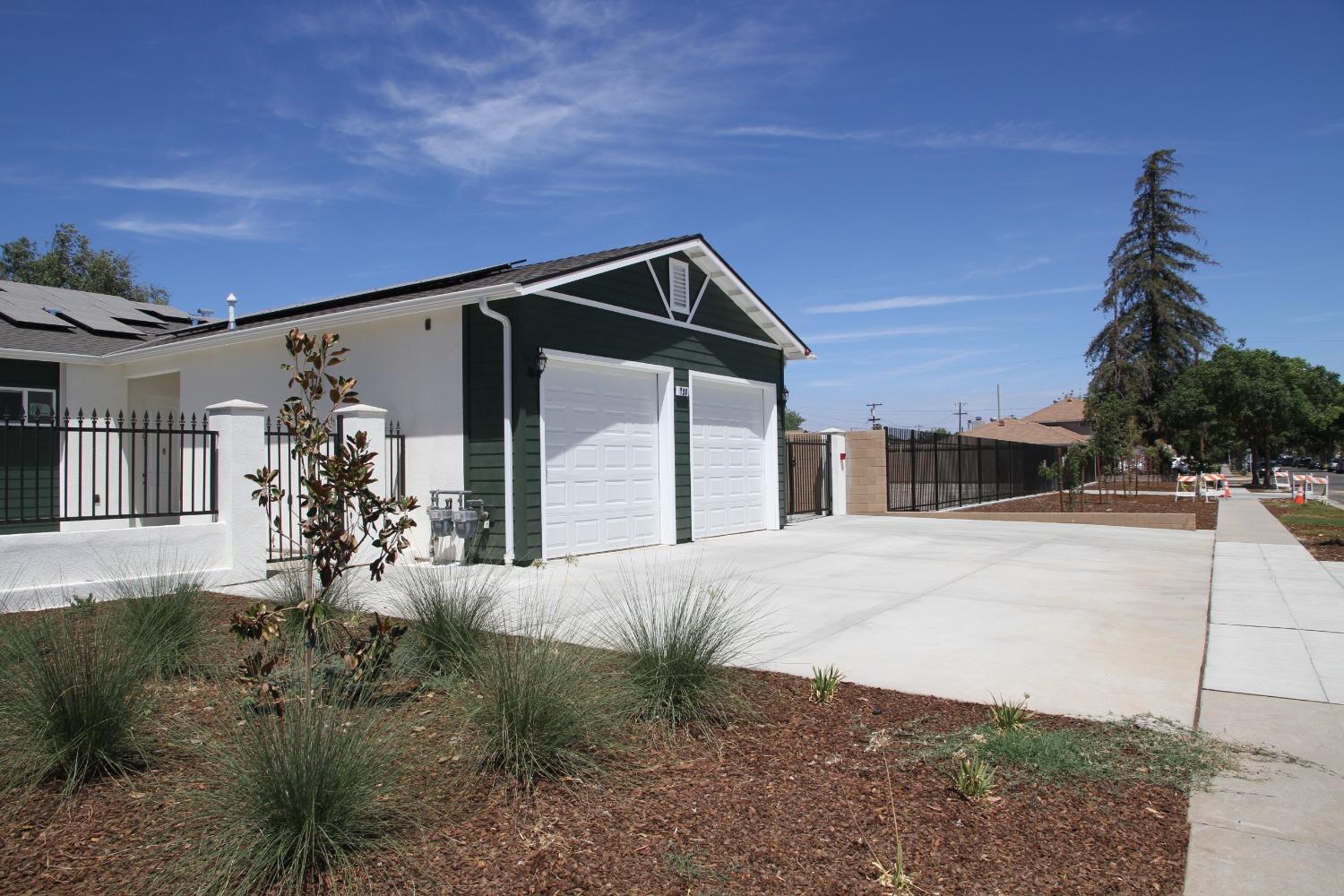 728 W Vassar Ave N, Fresno, CA 93705