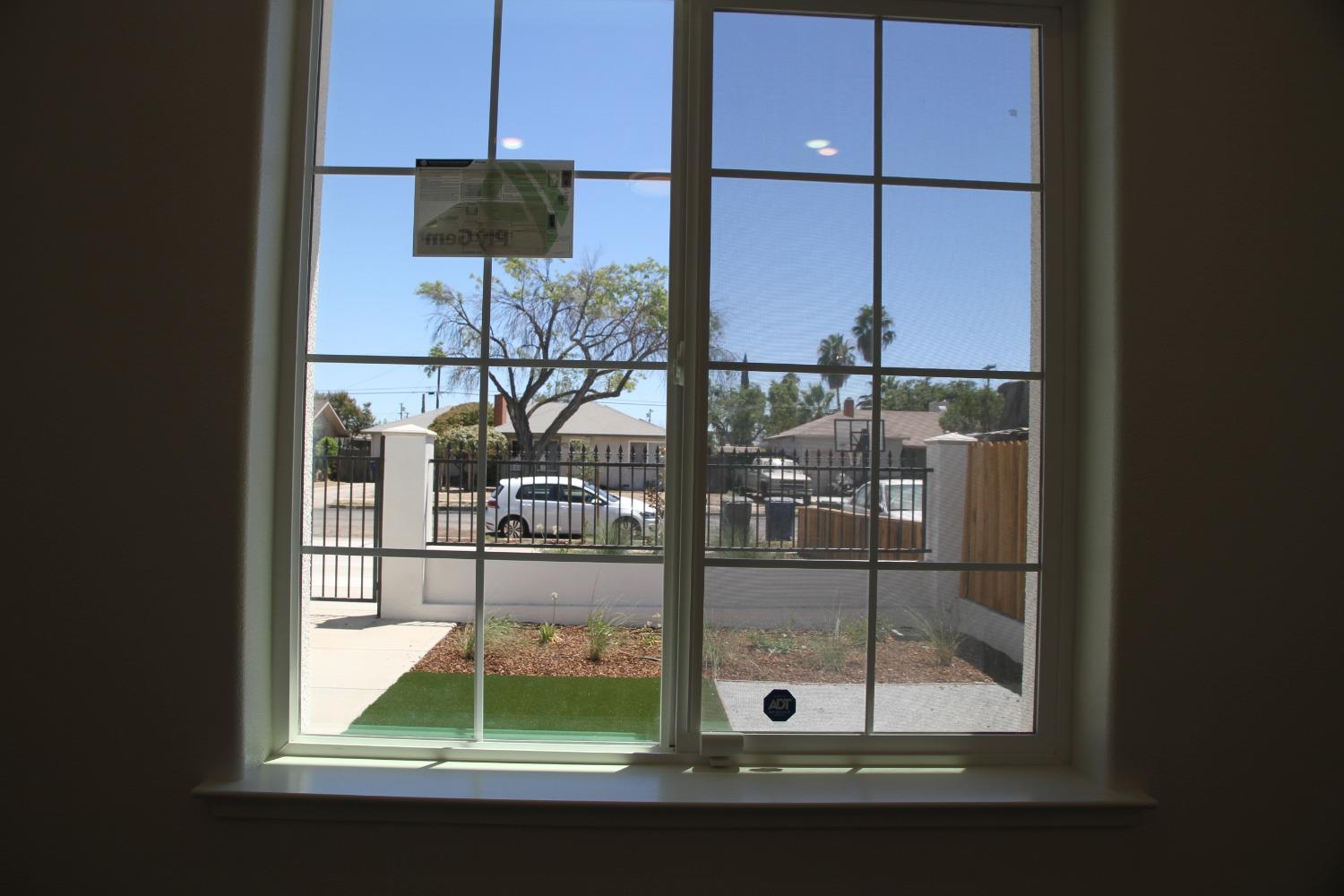 728 W Vassar Ave N, Fresno, CA 93705