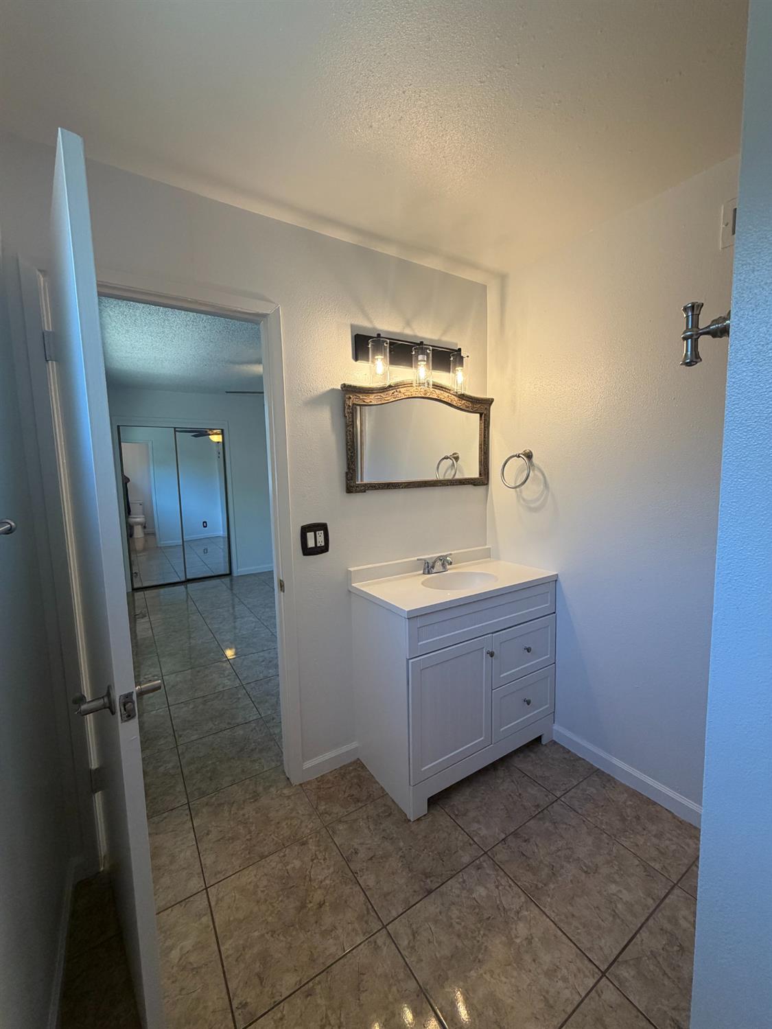 2365 Fordham Ave, Clovis, CA 93611