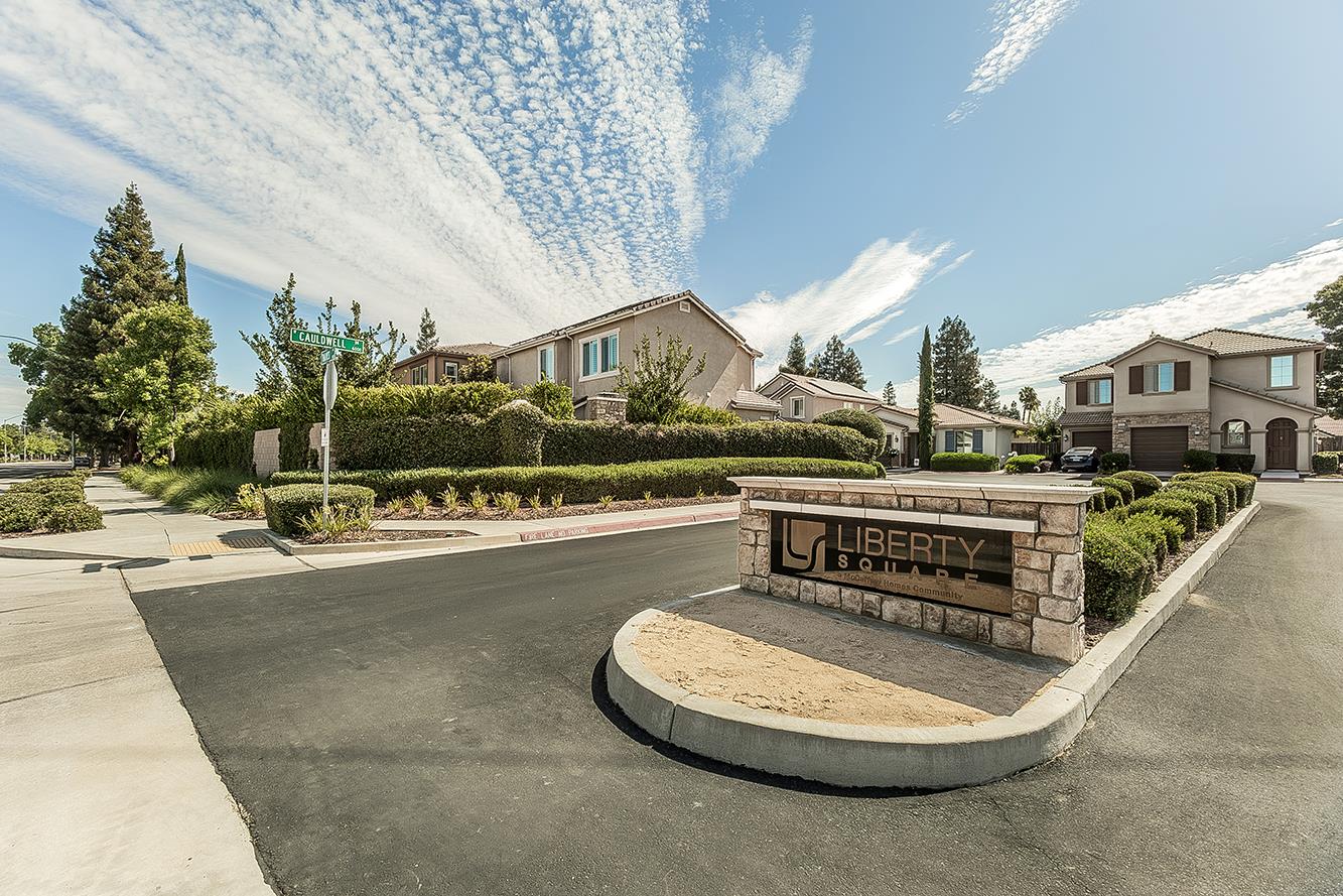 7049 N Cedar Hill Dr, Fresno, CA 93722