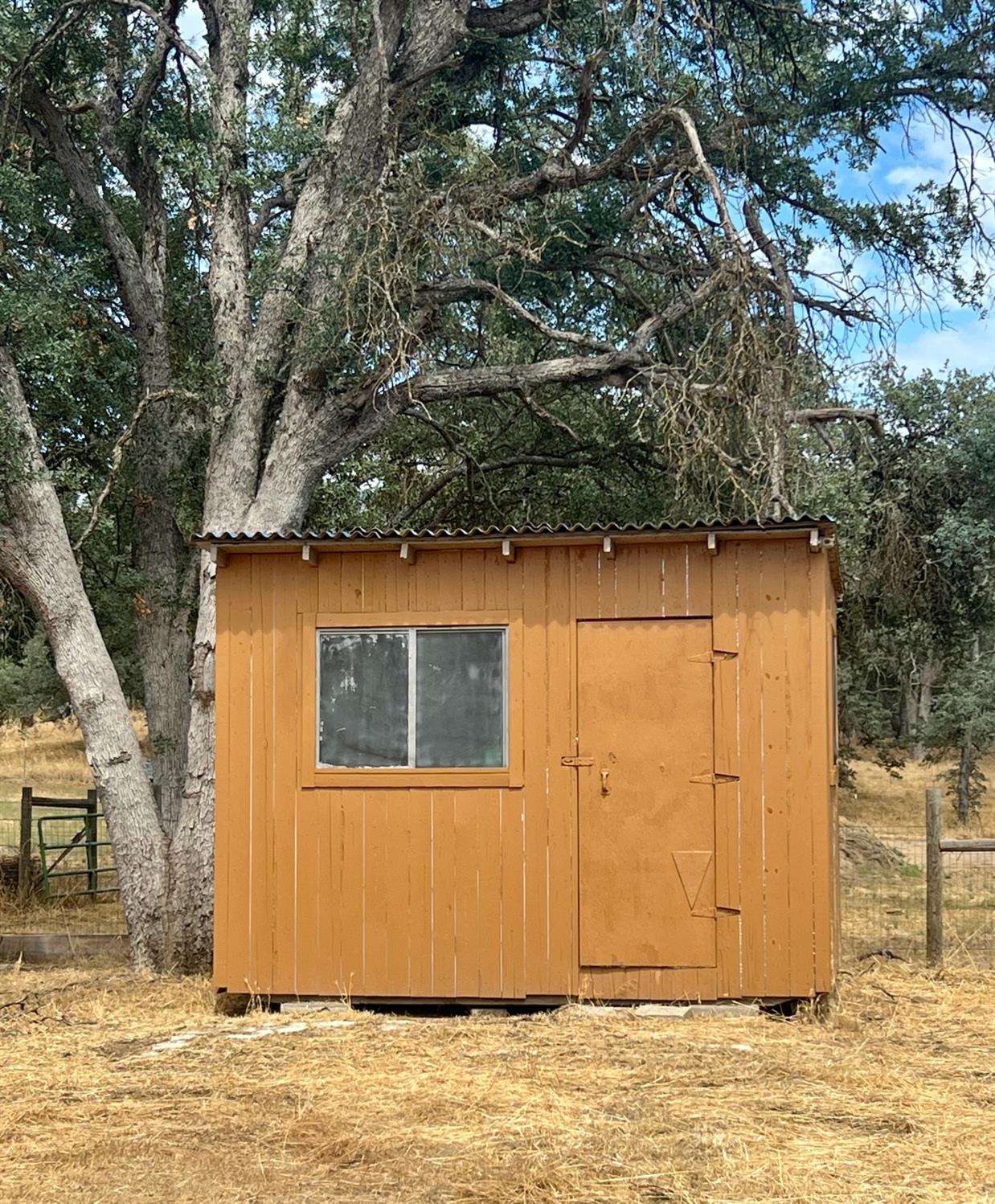 33831 Medford Rd, Auberry, CA 93602
