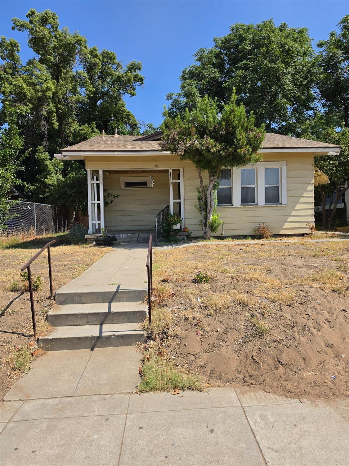 3247 E Butler Ave, Fresno, CA 93702
