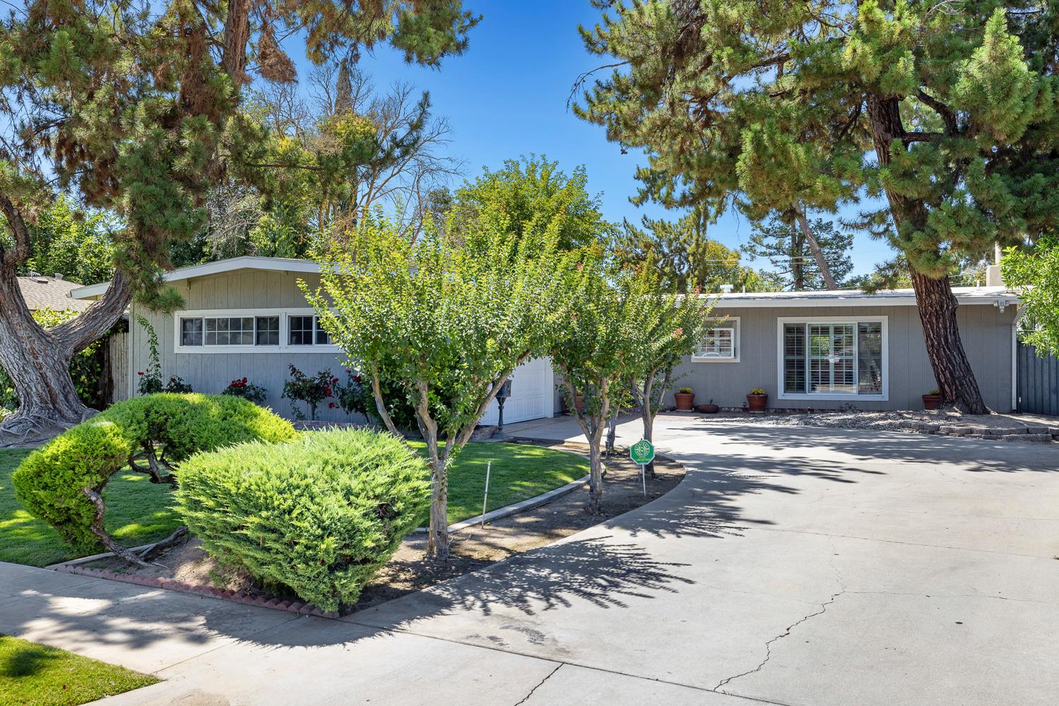 746 W Acacia Ave W, Fresno, CA 93705