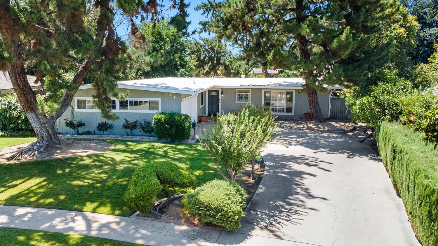 746 W Acacia Ave W, Fresno, CA 93705