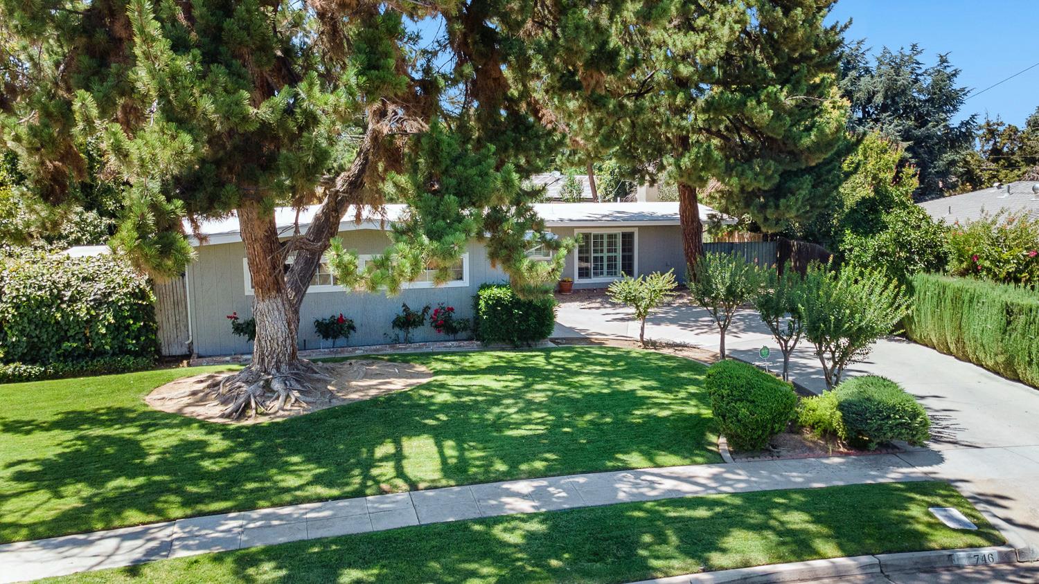 746 W Acacia Ave W, Fresno, CA 93705