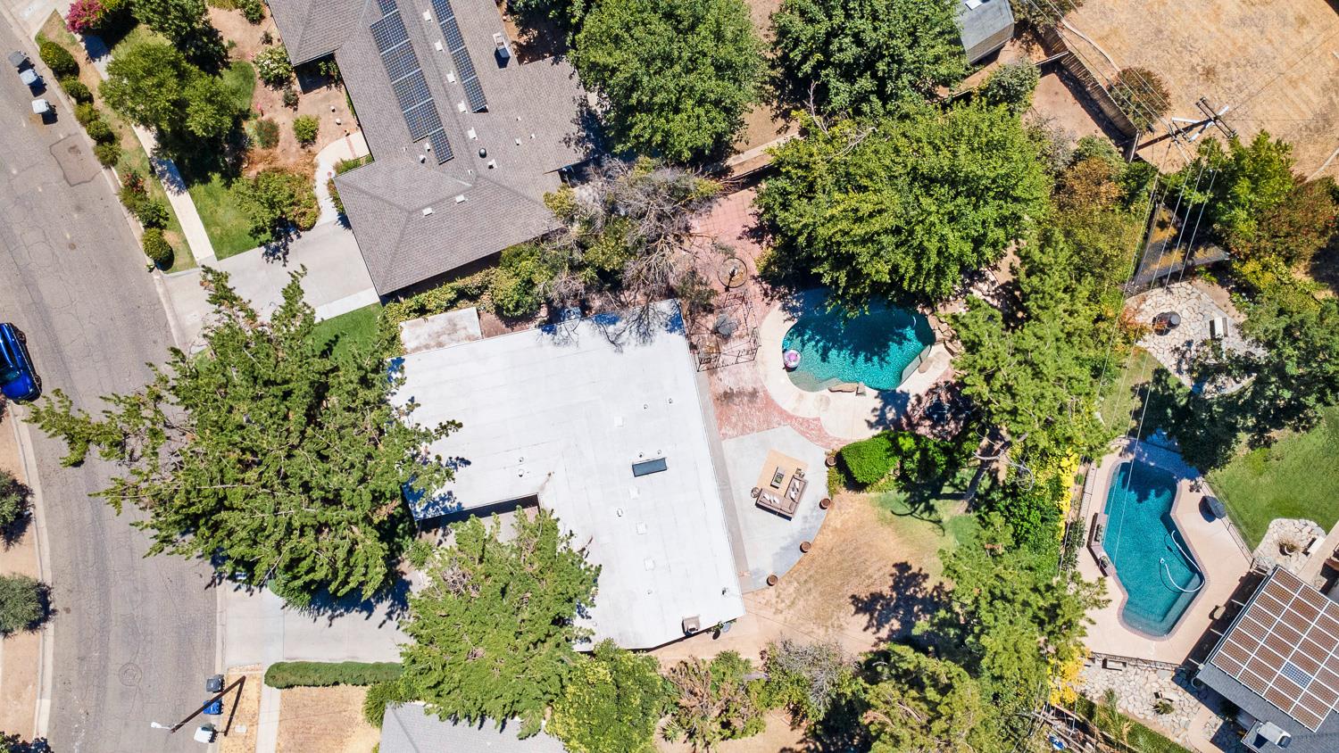 746 W Acacia Ave W, Fresno, CA 93705