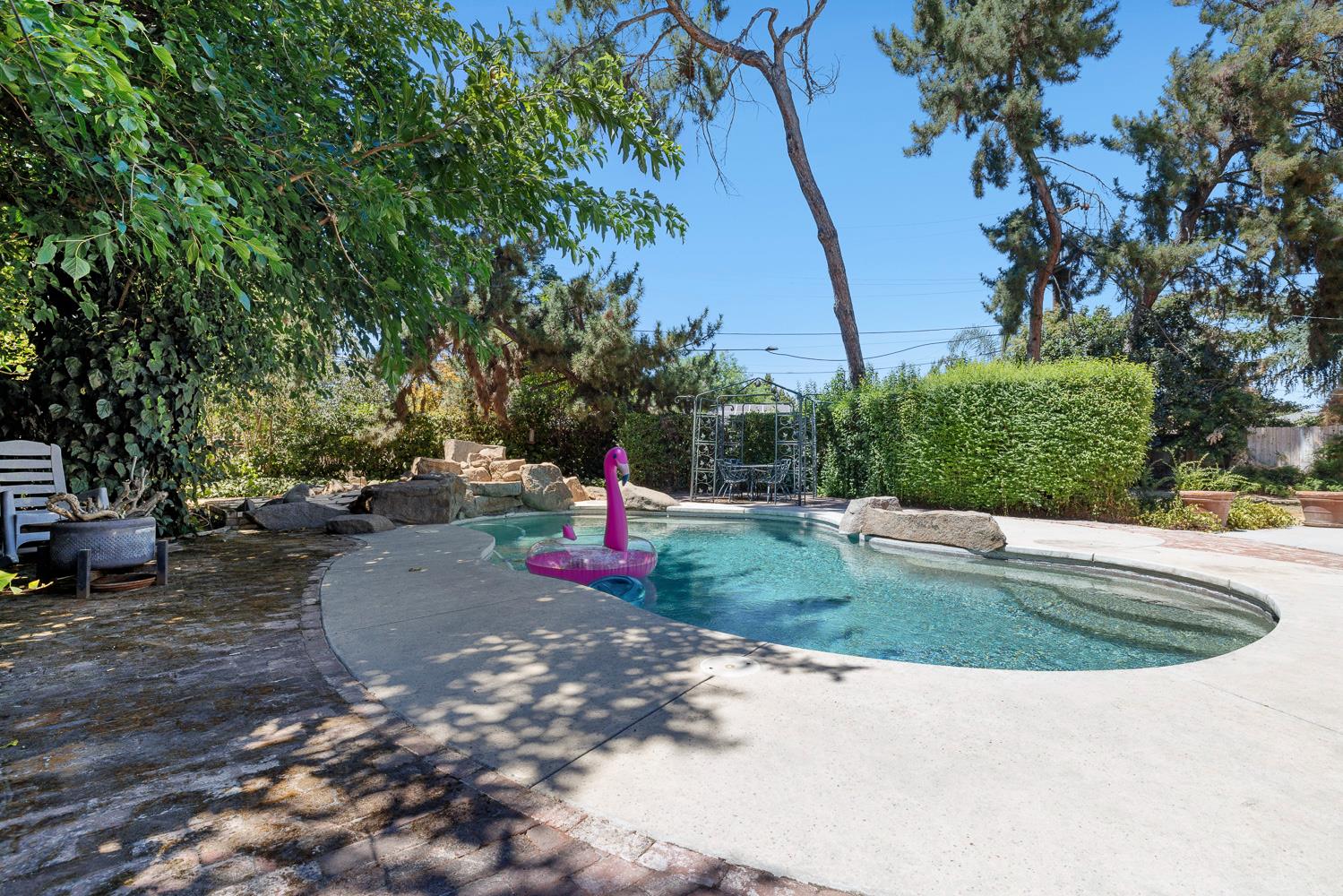 746 W Acacia Ave W, Fresno, CA 93705