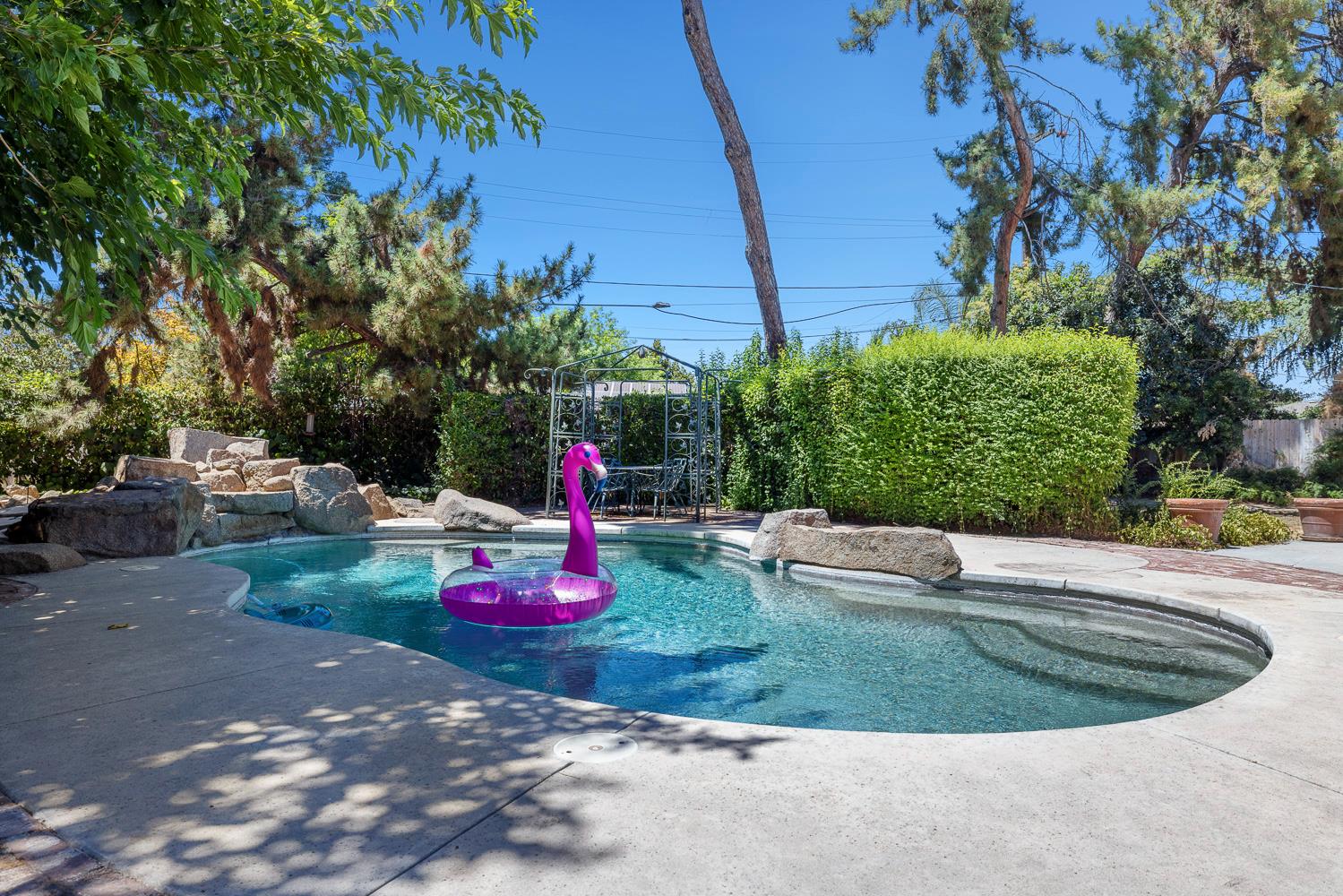 746 W Acacia Ave W, Fresno, CA 93705