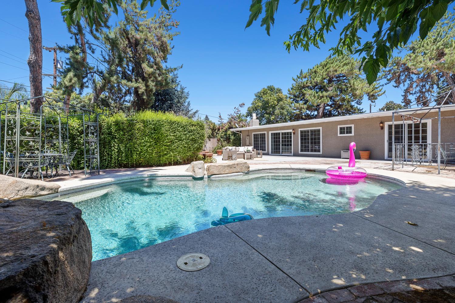 746 W Acacia Ave W, Fresno, CA 93705