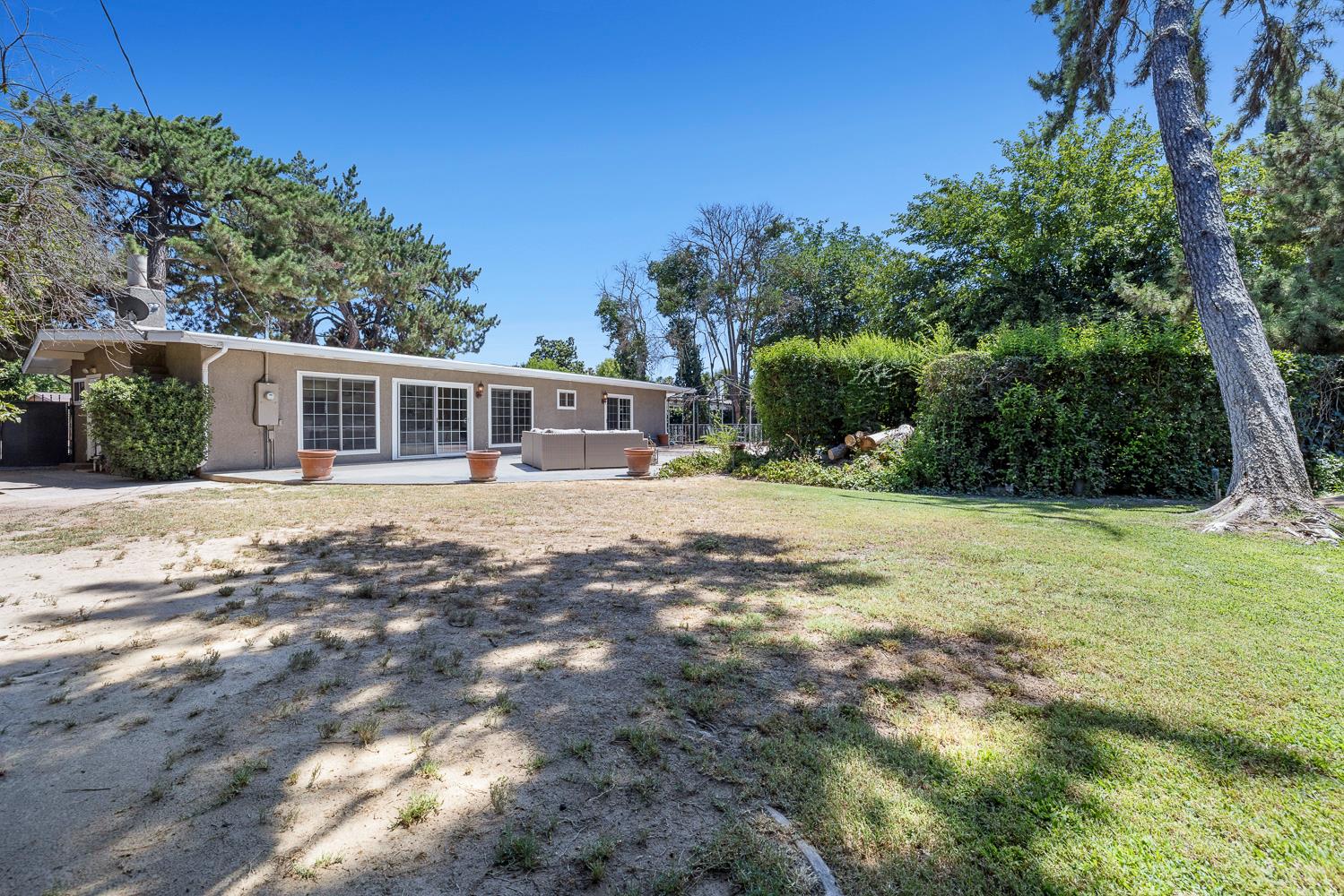 746 W Acacia Ave W, Fresno, CA 93705