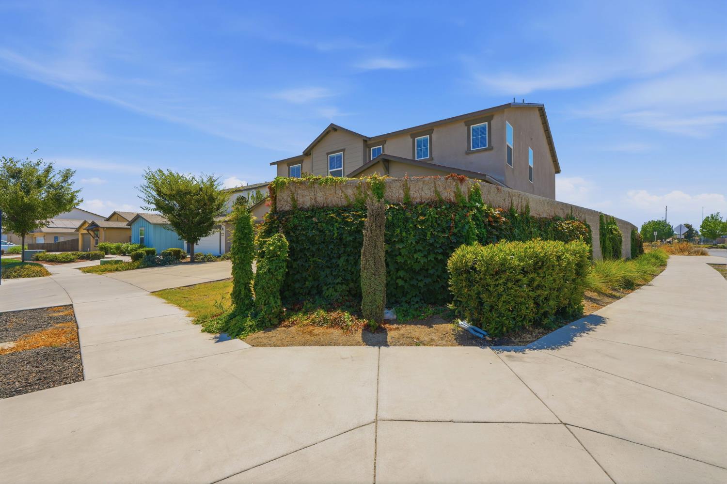 101 E Sedona Ave, Visalia, CA 93291