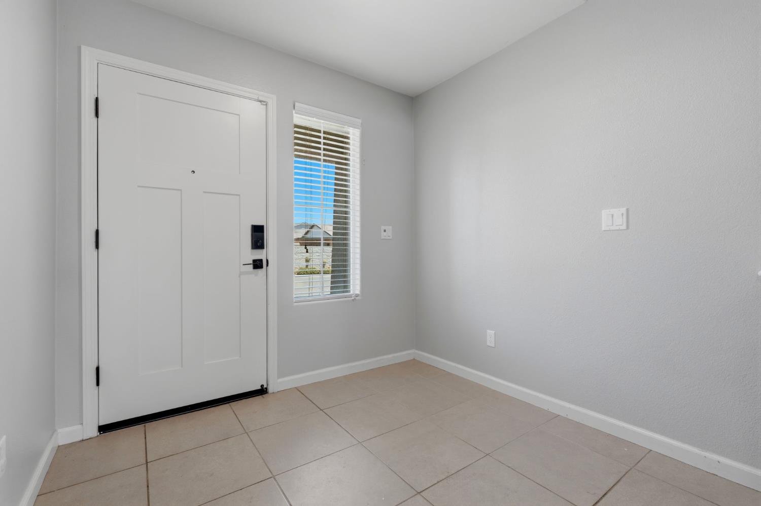 101 E Sedona Ave, Visalia, CA 93291