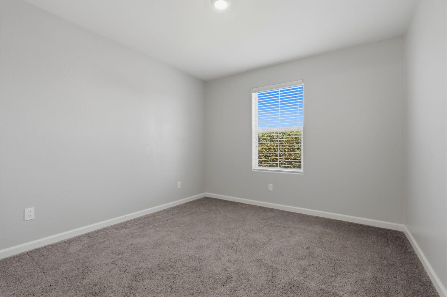 101 E Sedona Ave, Visalia, CA 93291