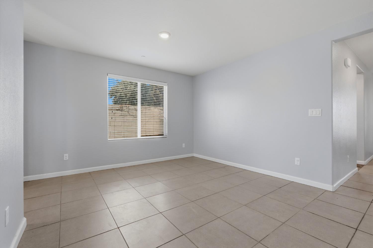 101 E Sedona Ave, Visalia, CA 93291