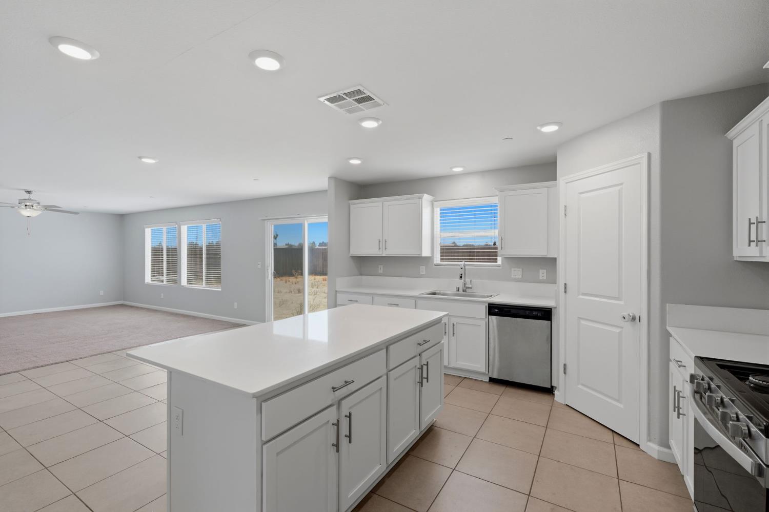 101 E Sedona Ave, Visalia, CA 93291