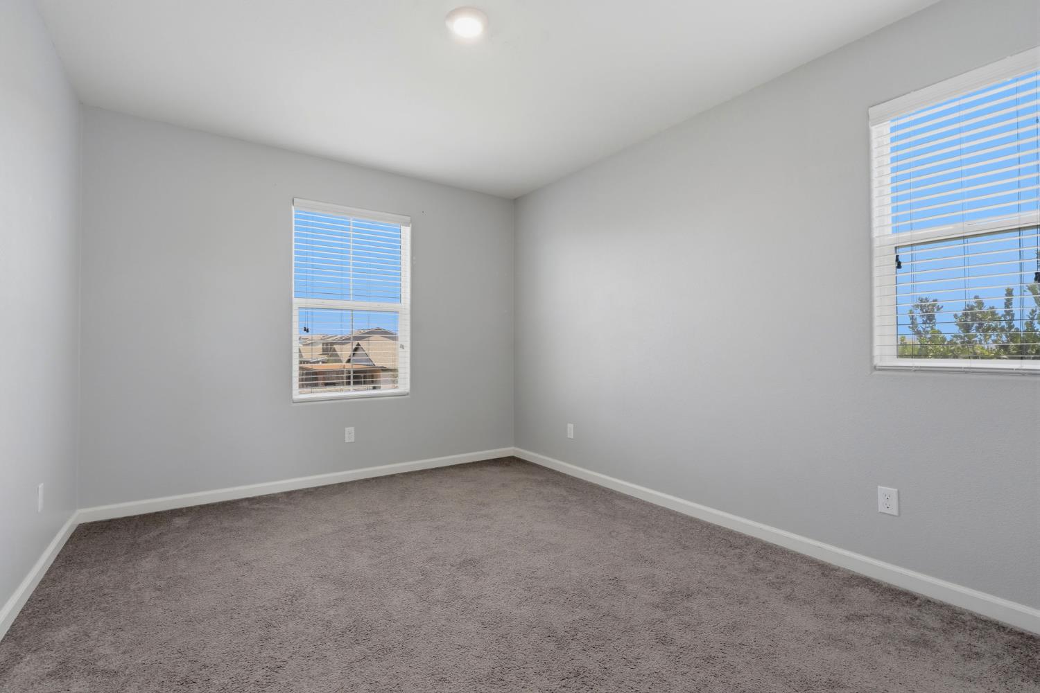 101 E Sedona Ave, Visalia, CA 93291