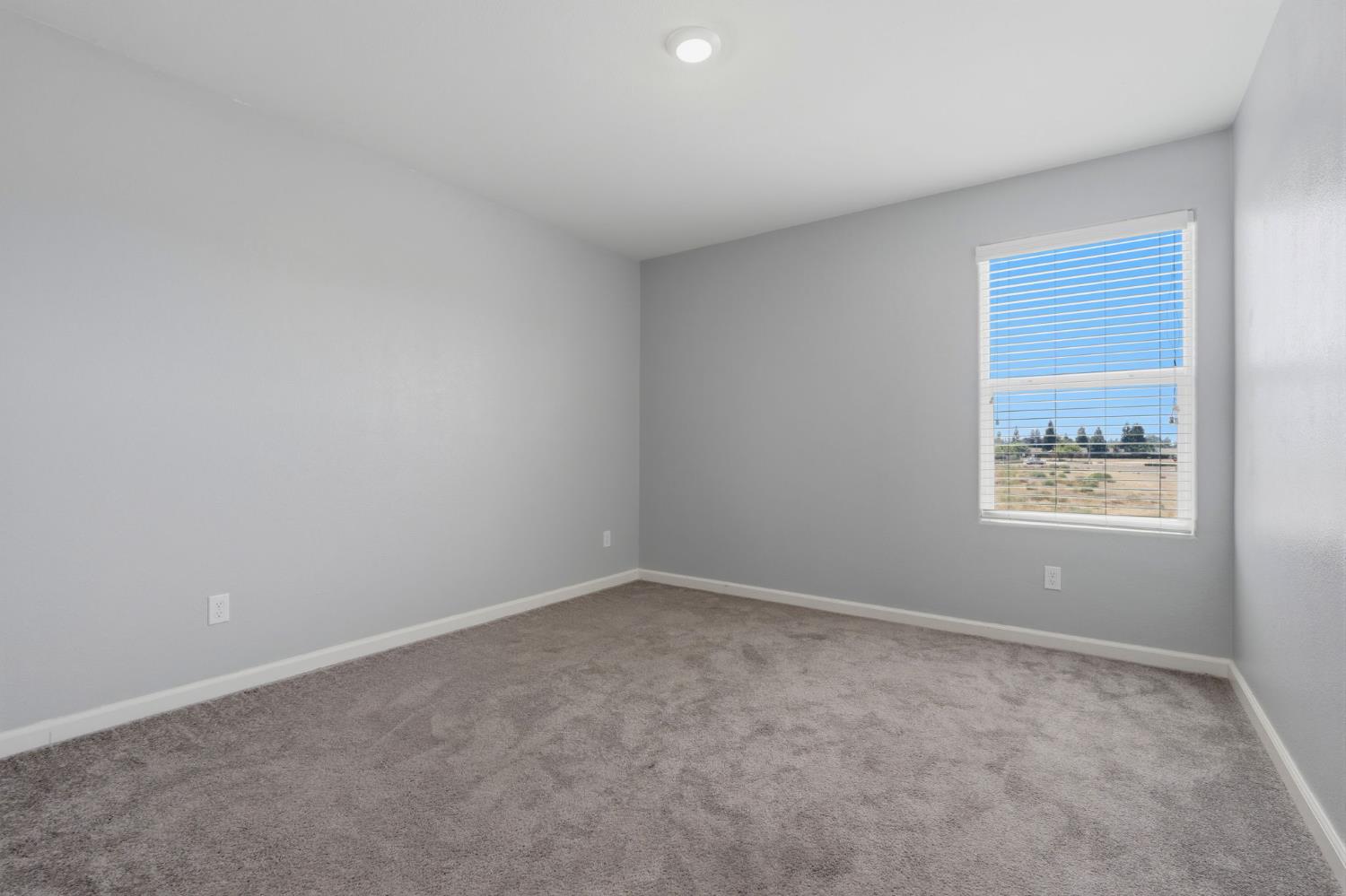 101 E Sedona Ave, Visalia, CA 93291