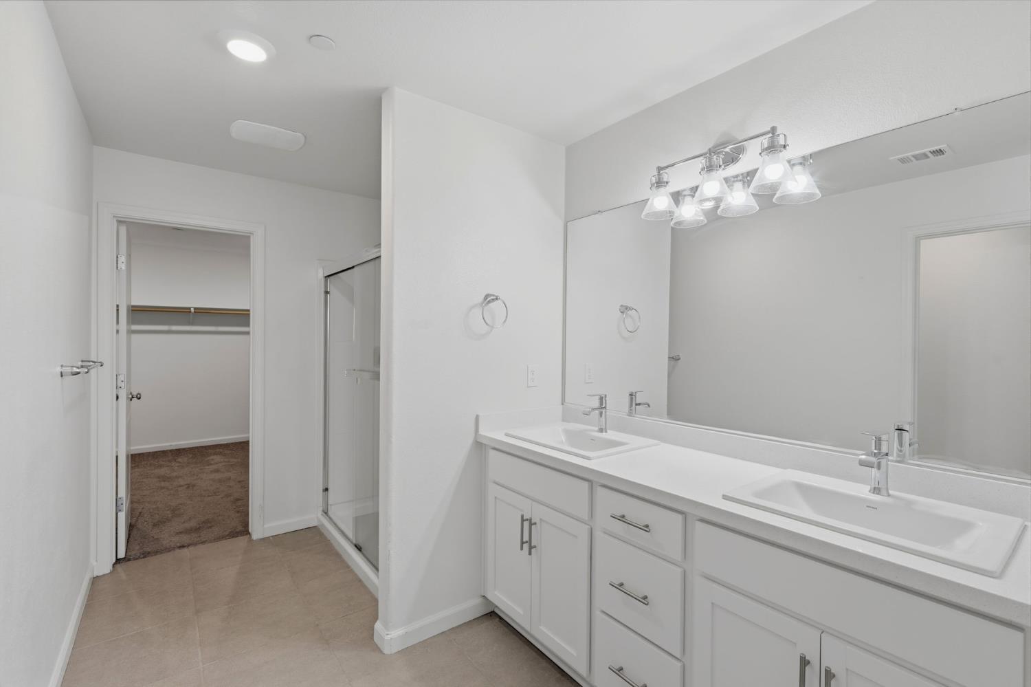 101 E Sedona Ave, Visalia, CA 93291