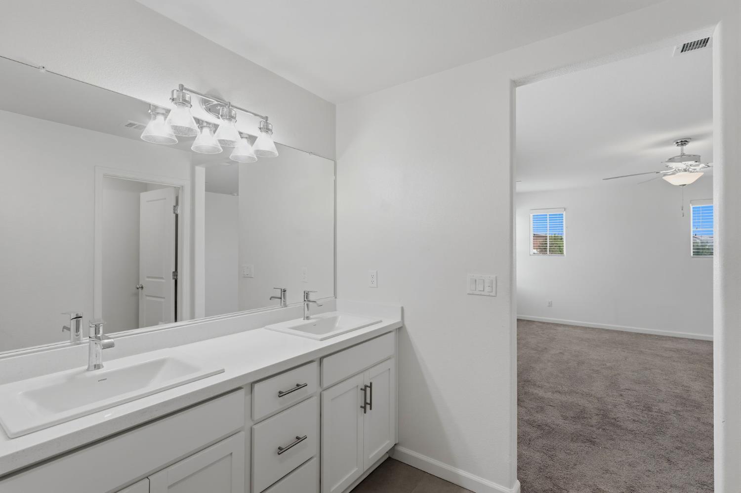 101 E Sedona Ave, Visalia, CA 93291