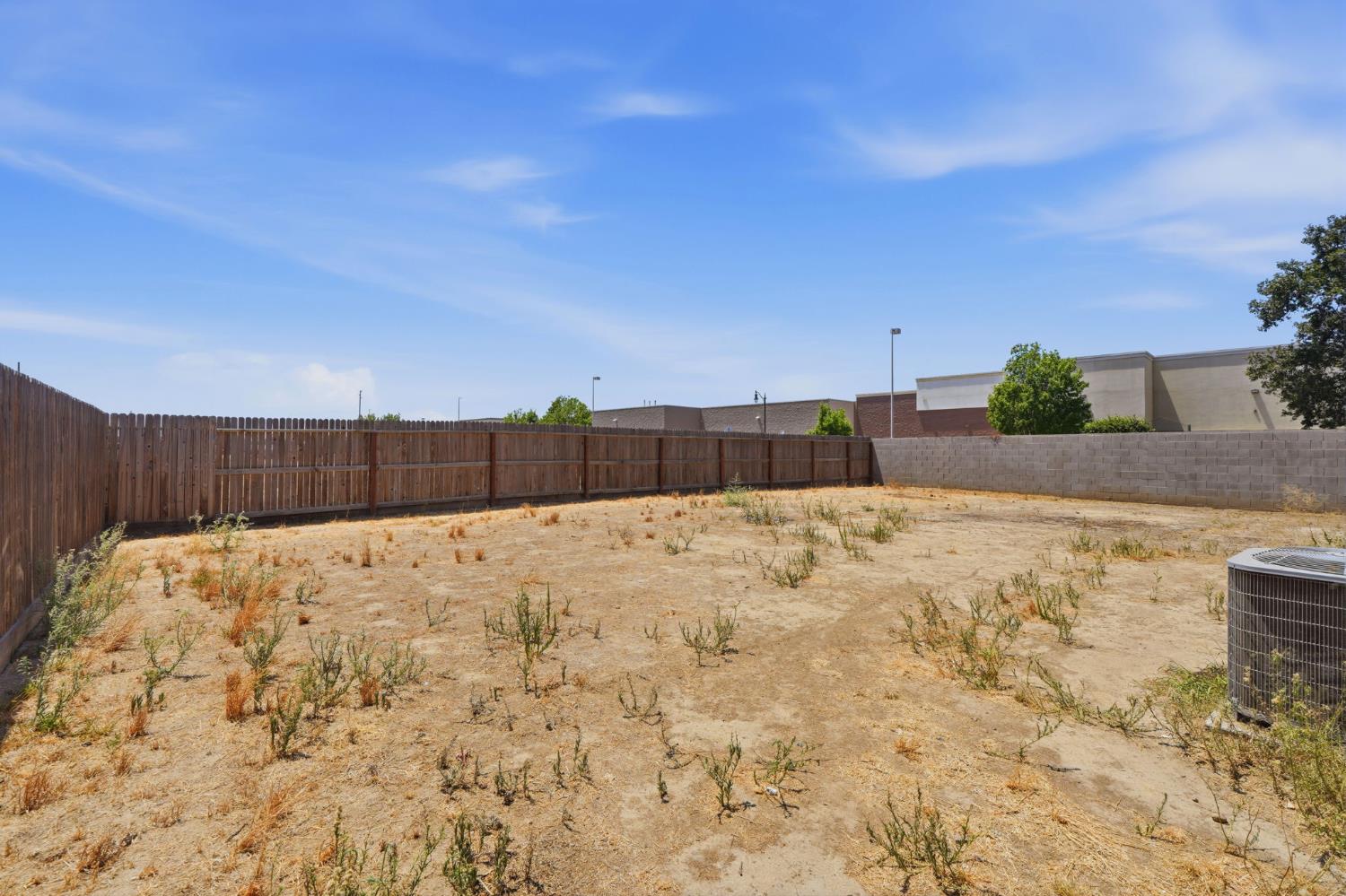 101 E Sedona Ave, Visalia, CA 93291