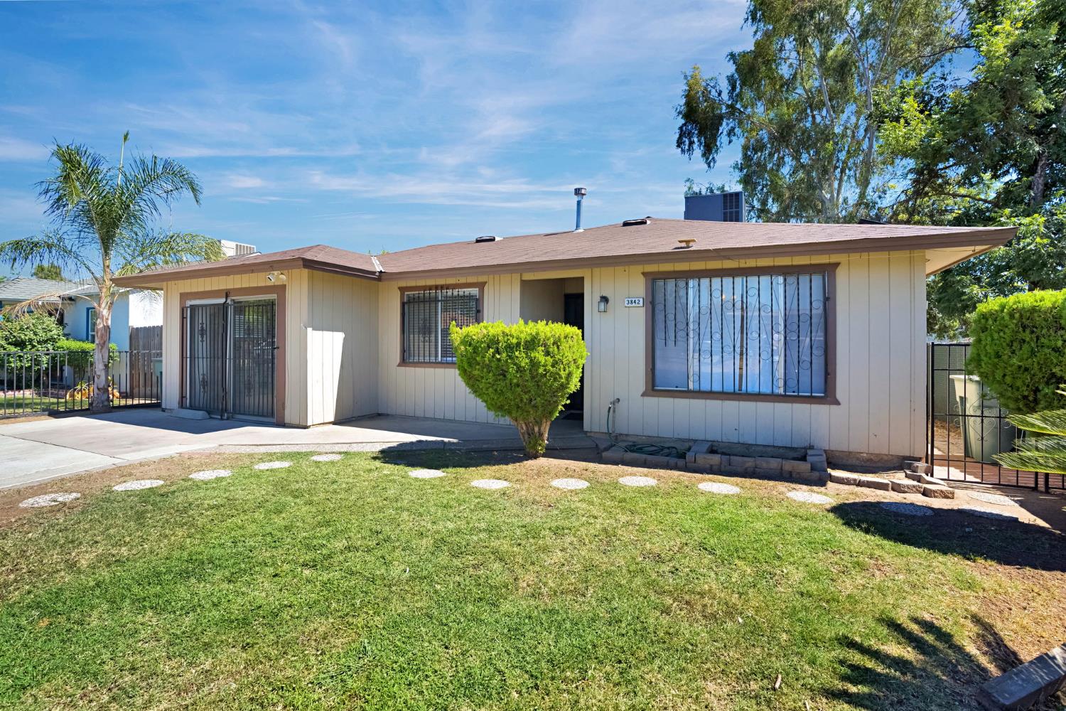 3842 E White Ave, Fresno, CA 93702
