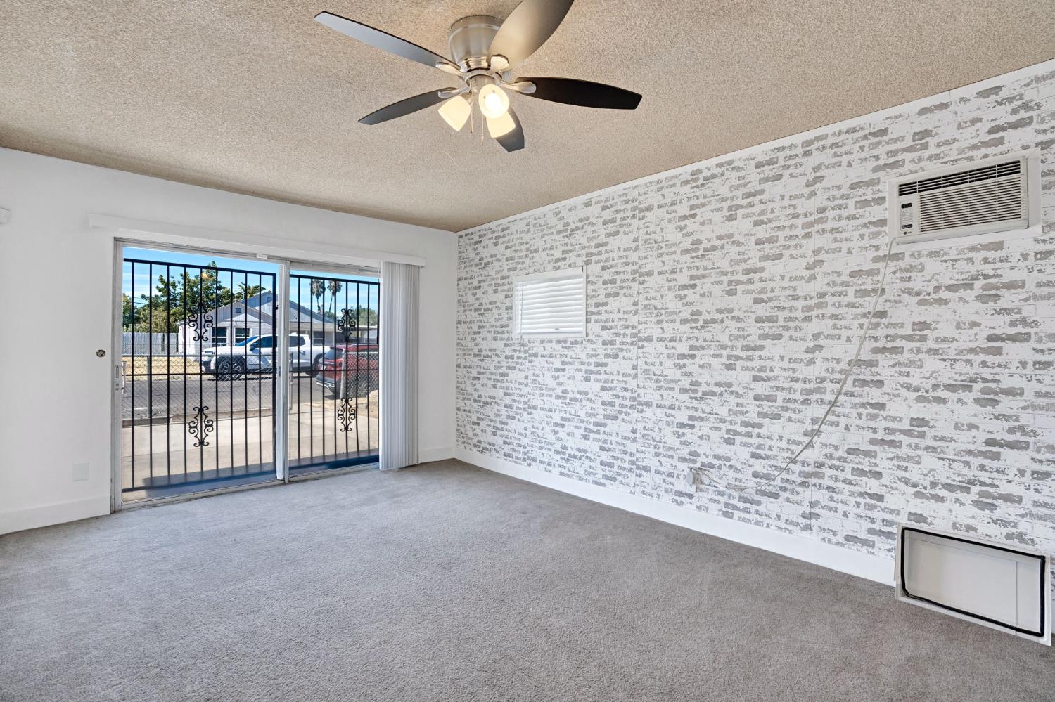 3842 E White Ave, Fresno, CA 93702