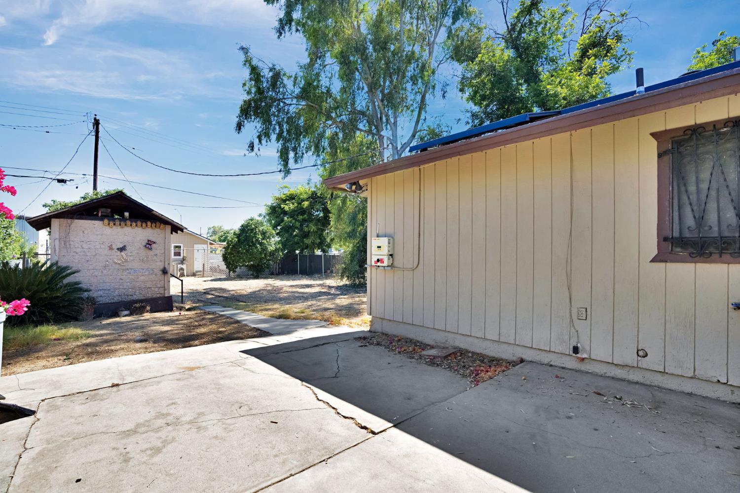 3842 E White Ave, Fresno, CA 93702