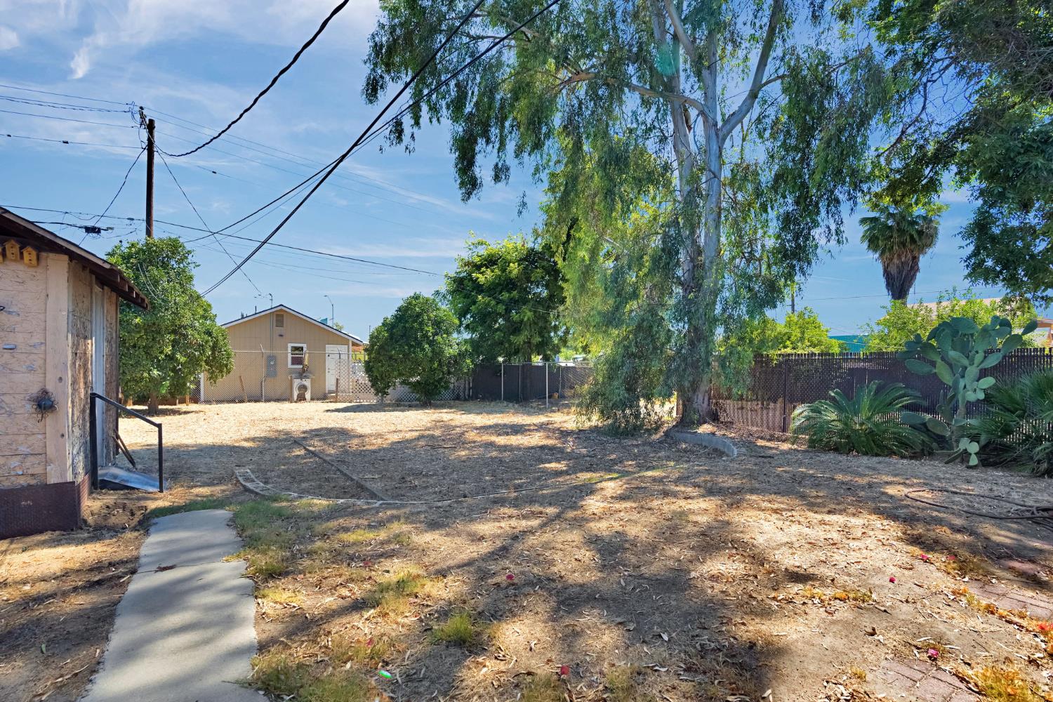 3842 E White Ave, Fresno, CA 93702