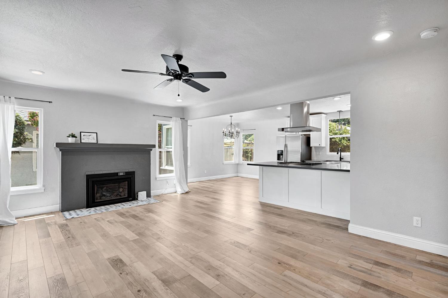 1465 N Harrison Ave, Fresno, CA 93728