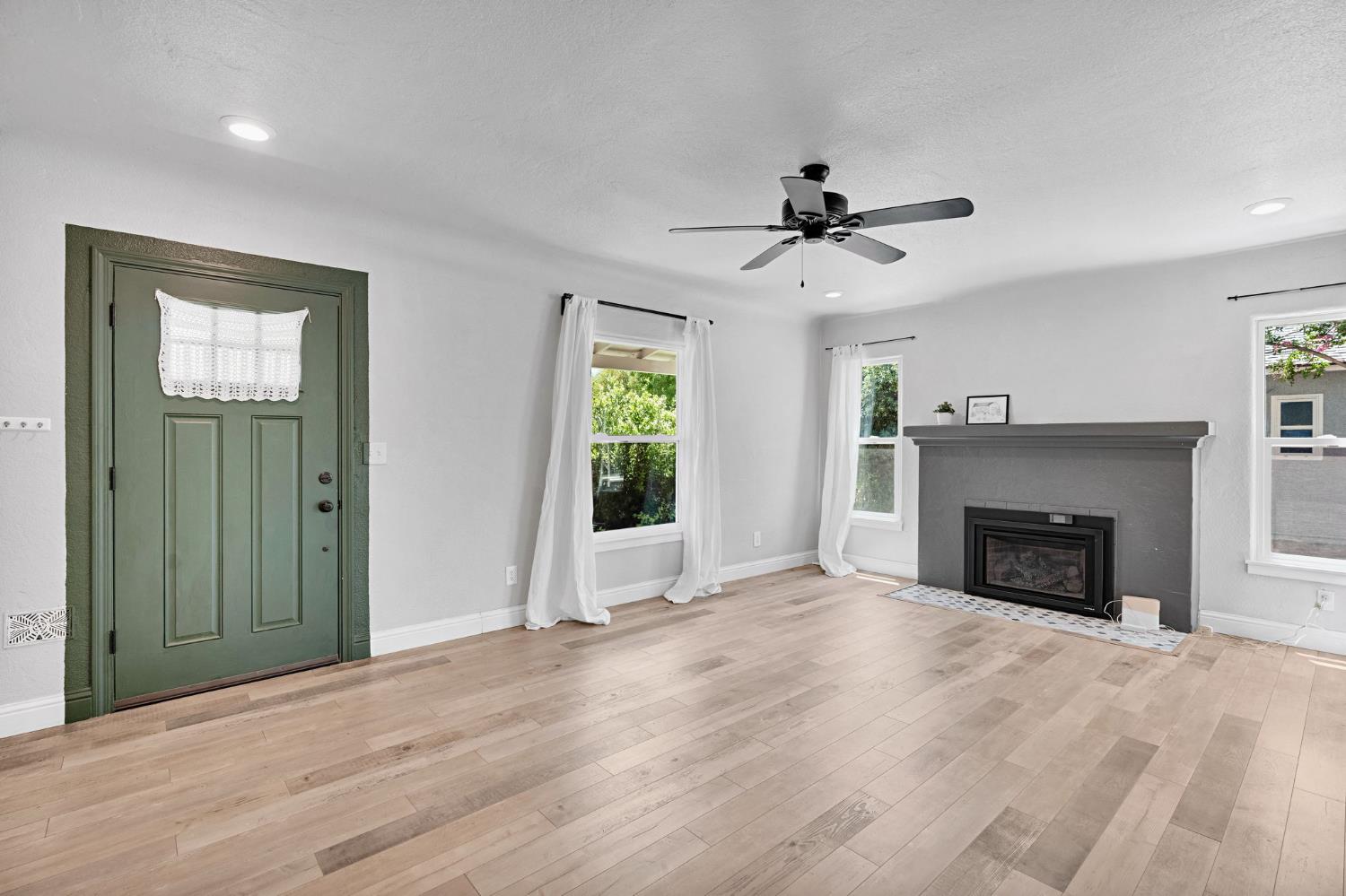 1465 N Harrison Ave, Fresno, CA 93728