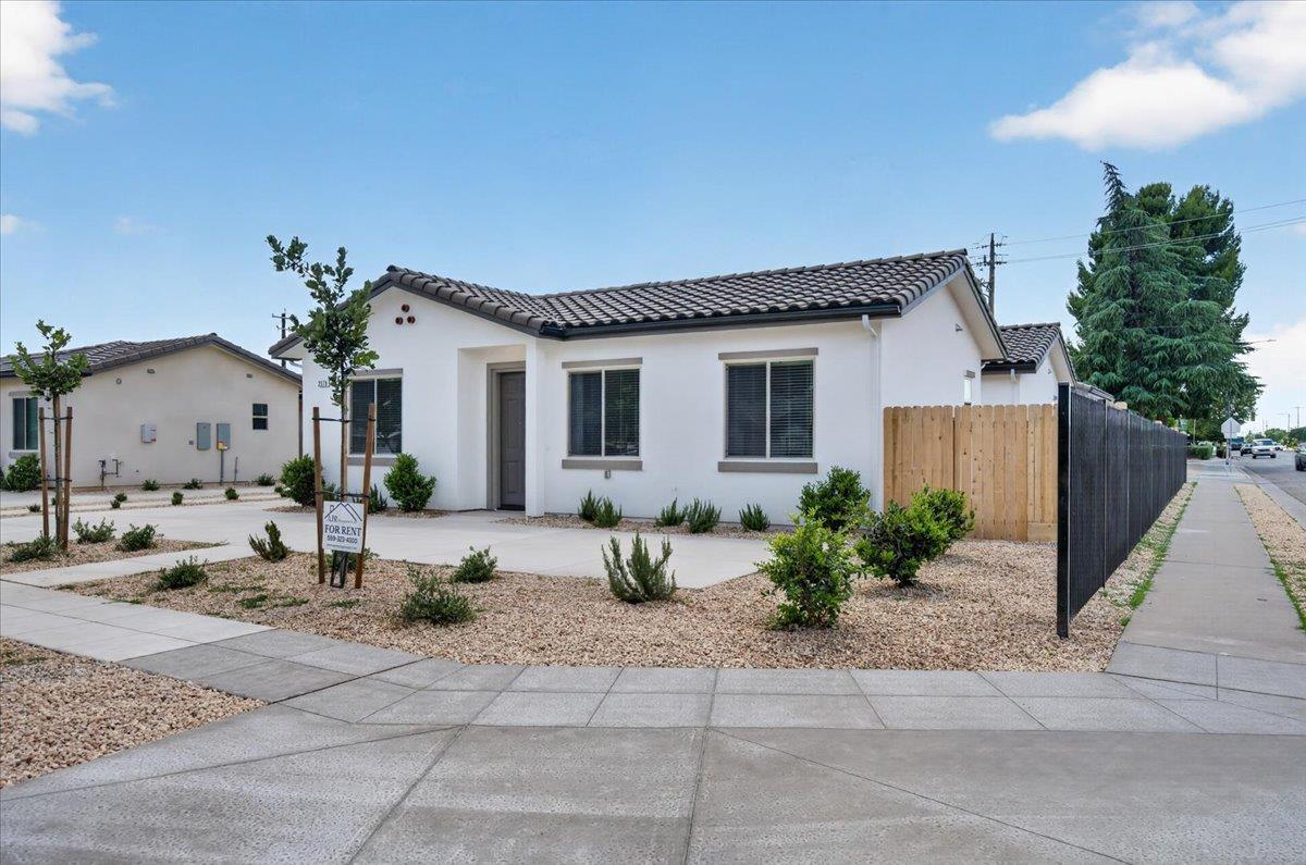 2379 2383 N Arthur, Fresno, CA 93705