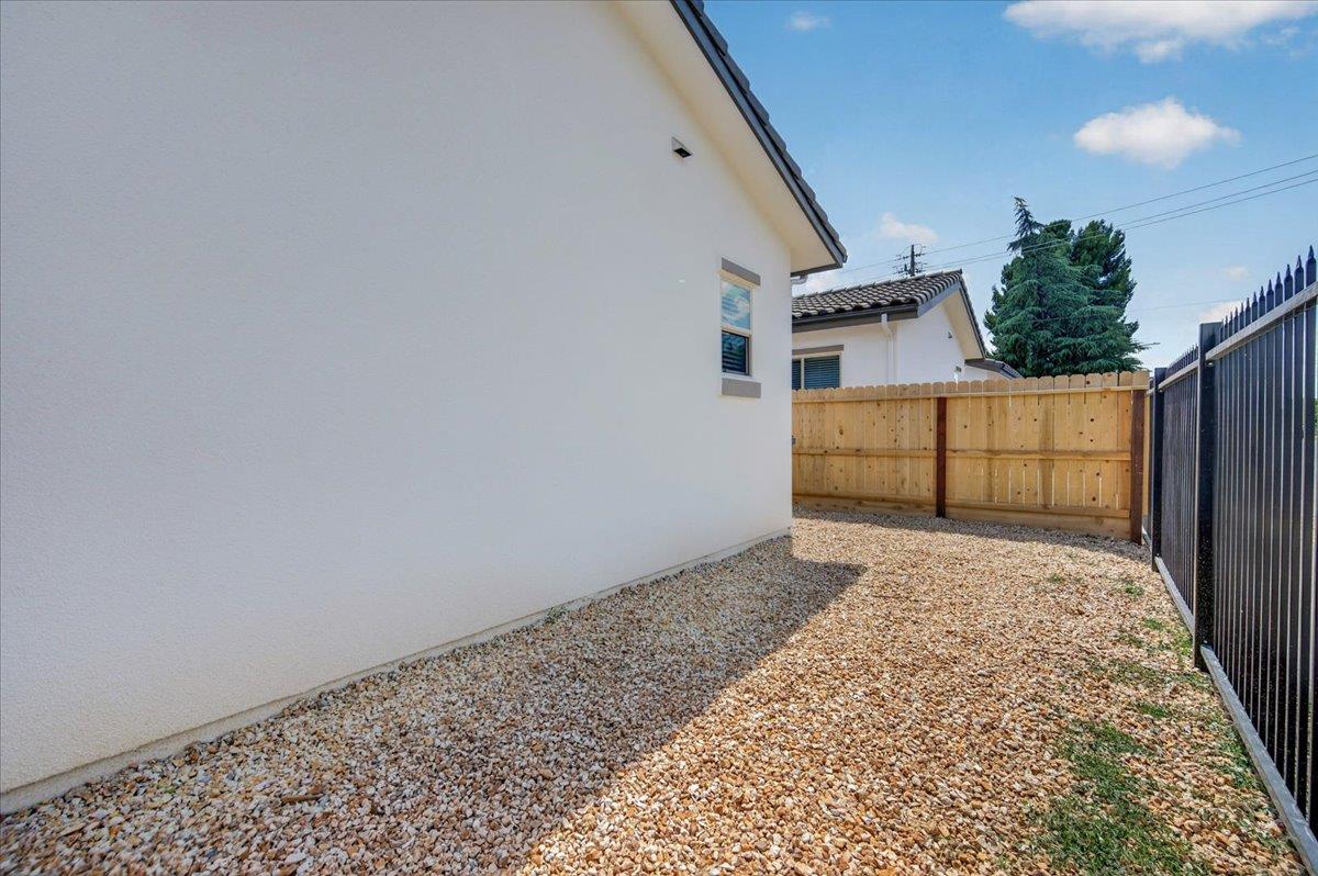 2379 2383 N Arthur, Fresno, CA 93705