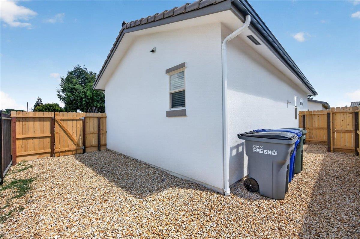 2379 2383 N Arthur, Fresno, CA 93705