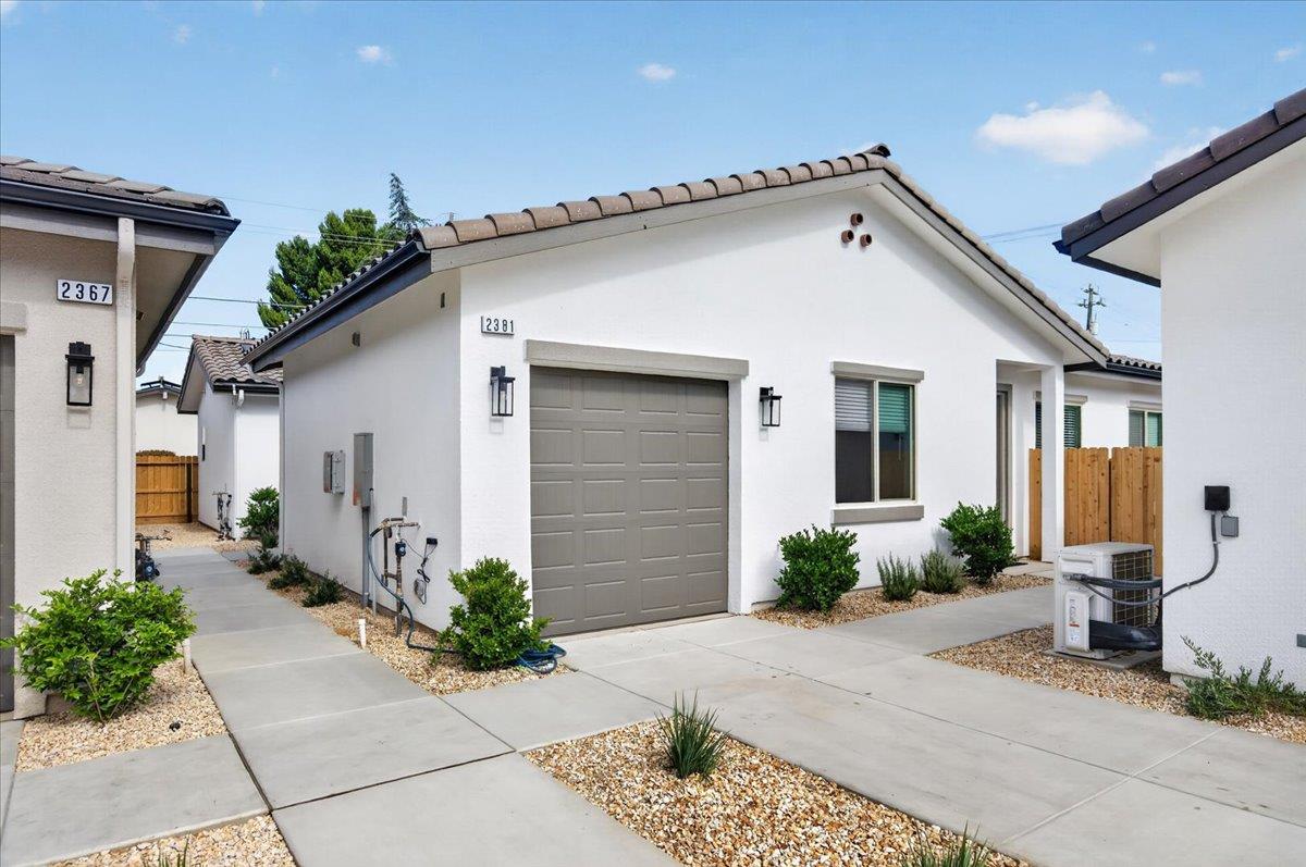 2379 2383 N Arthur, Fresno, CA 93705
